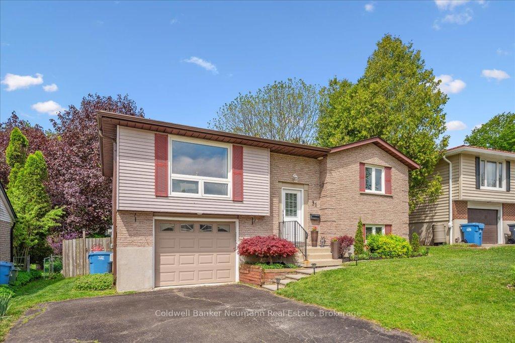 Photo 3 of 31 Carey Crescent, Guelph, Willow West/Sugarbush/West Acres — HOMEH