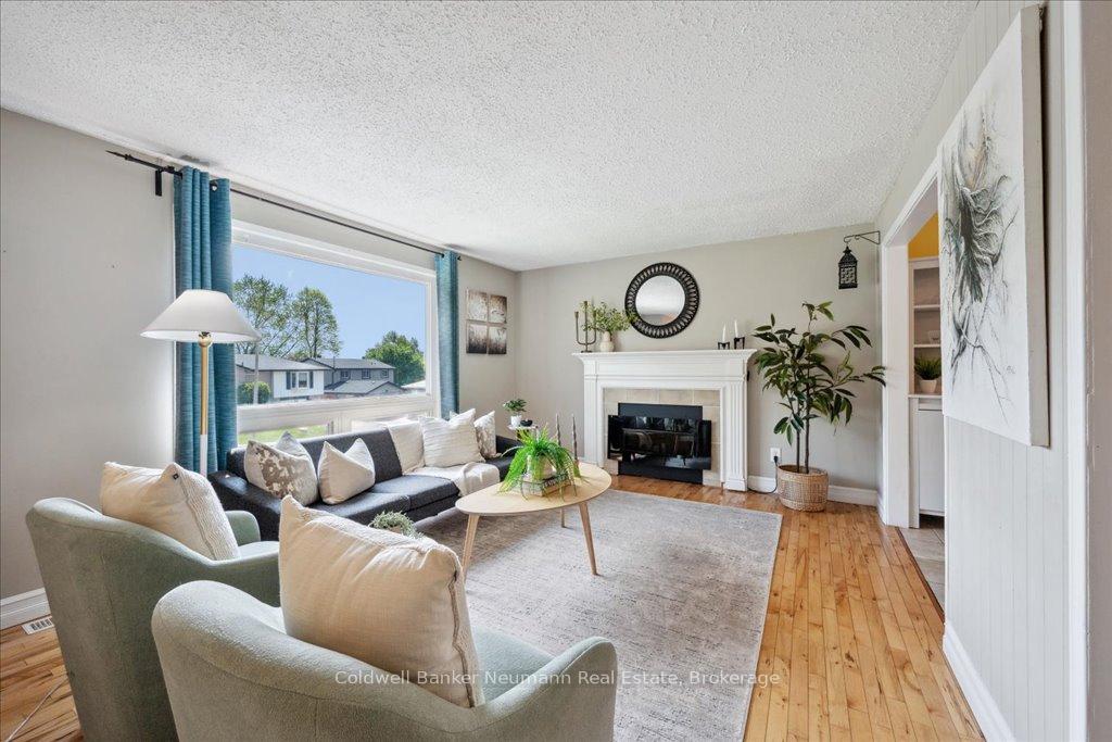 Photo 6 of 31 Carey Crescent, Guelph, Willow West/Sugarbush/West Acres — HOMEH