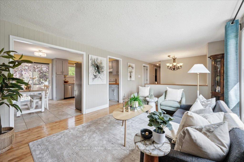 Photo 7 of 31 Carey Crescent, Guelph, Willow West/Sugarbush/West Acres — HOMEH