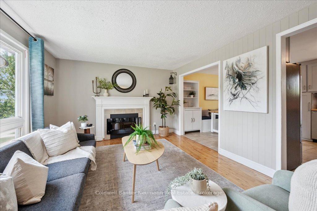 Photo 8 of 31 Carey Crescent, Guelph, Willow West/Sugarbush/West Acres — HOMEH