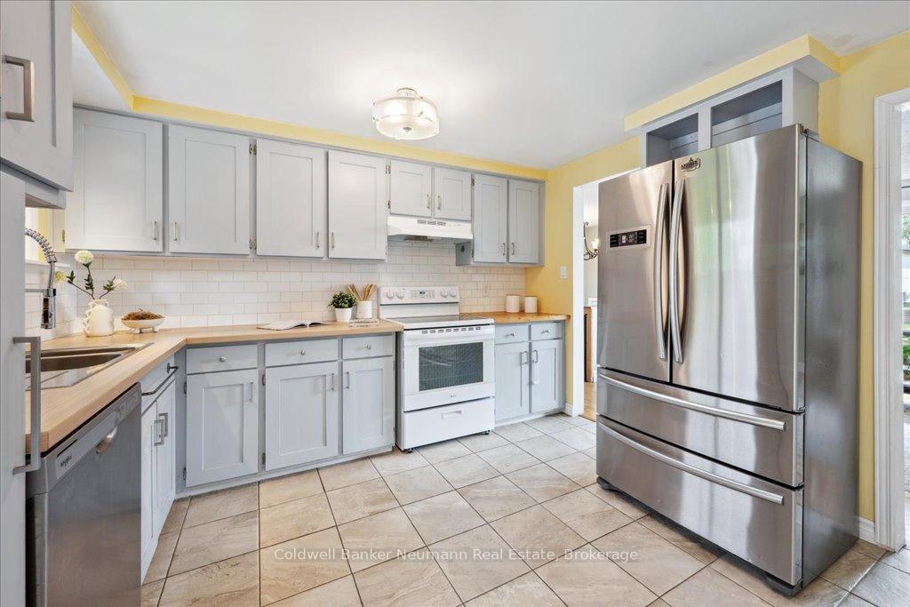 Photo 9 of 31 Carey Crescent, Guelph, Willow West/Sugarbush/West Acres — HOMEH