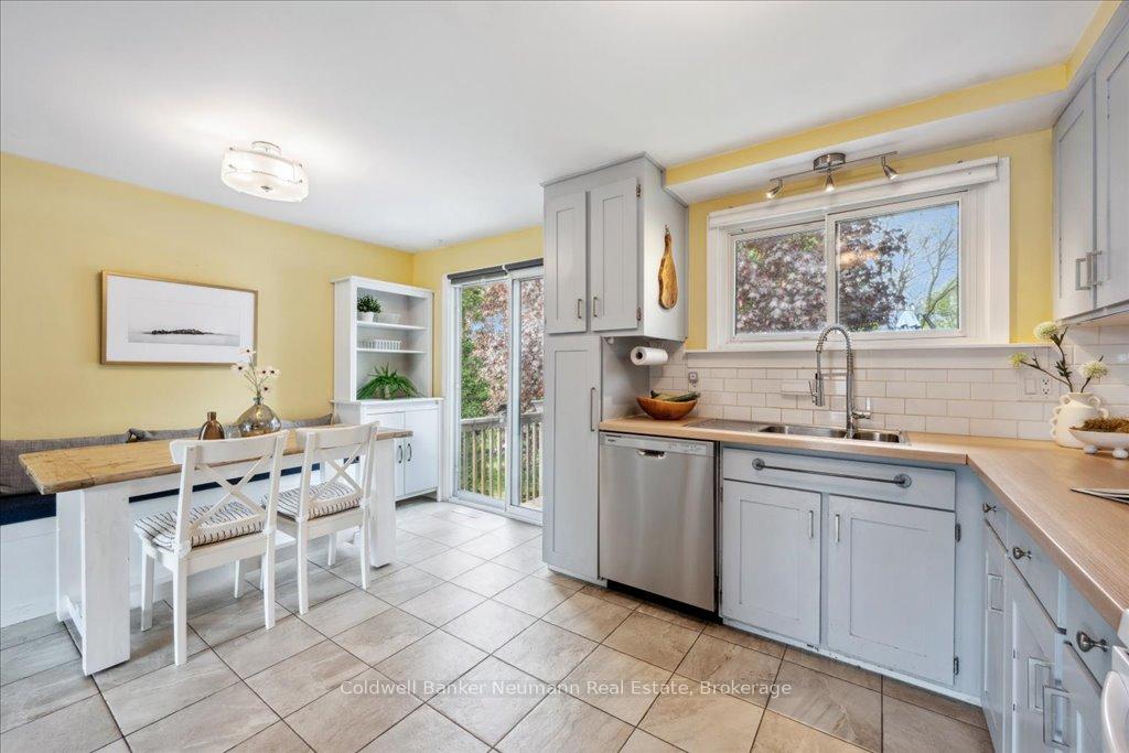 Photo 10 of 31 Carey Crescent, Guelph, Willow West/Sugarbush/West Acres — HOMEH