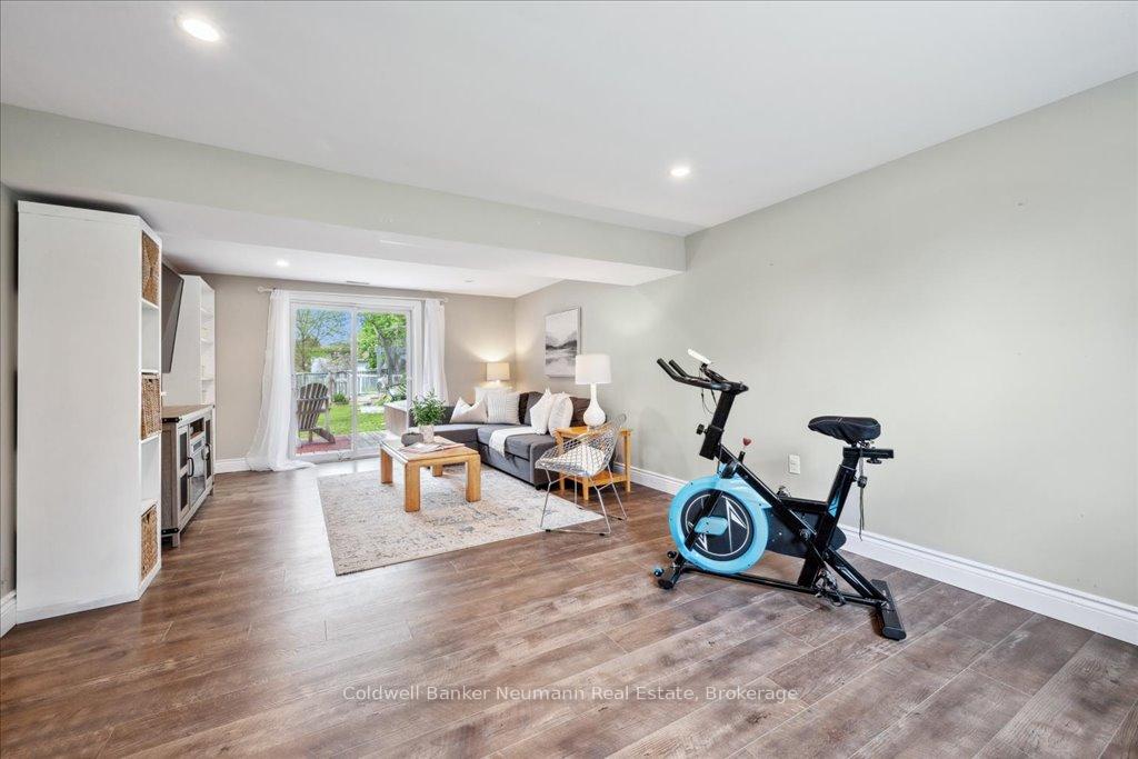Photo 15 of 31 Carey Crescent, Guelph, Willow West/Sugarbush/West Acres — HOMEH