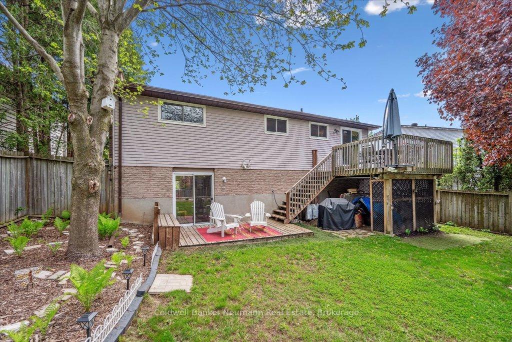 Photo 18 of 31 Carey Crescent, Guelph, Willow West/Sugarbush/West Acres — HOMEH