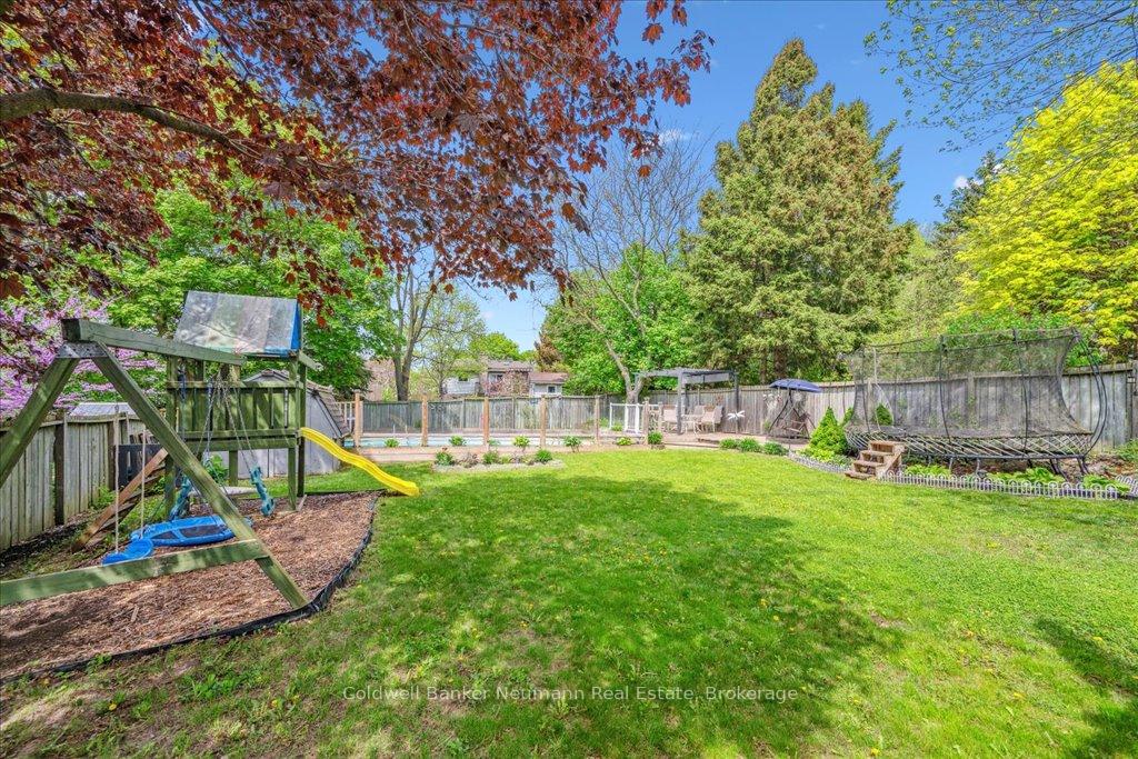Photo 21 of 31 Carey Crescent, Guelph, Willow West/Sugarbush/West Acres — HOMEH