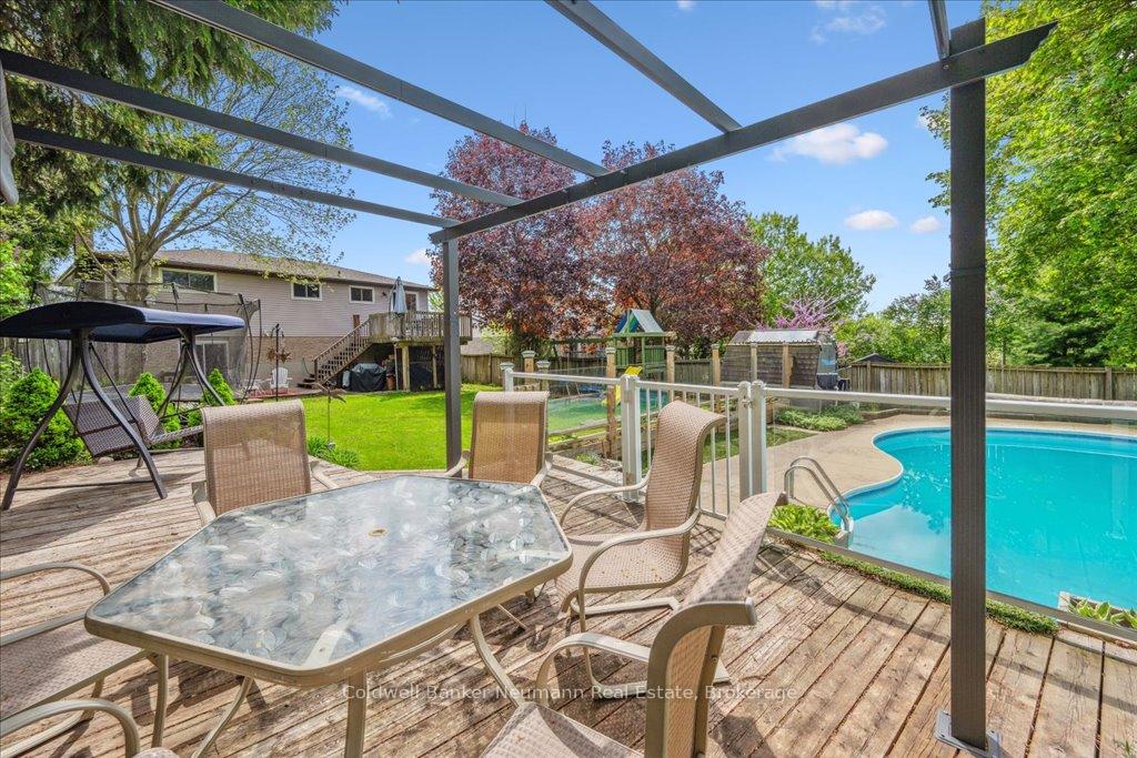 Photo 23 of 31 Carey Crescent, Guelph, Willow West/Sugarbush/West Acres — HOMEH