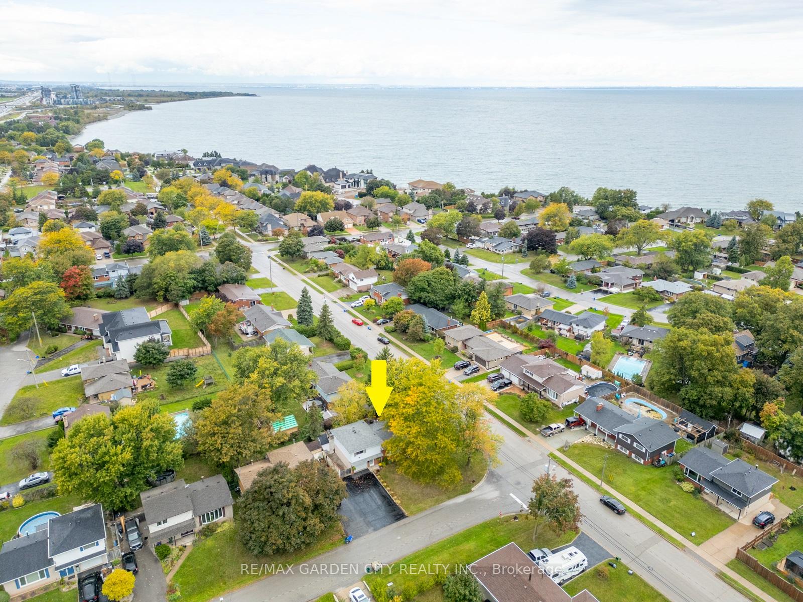 Photo 1 of 11 Centennial Drive, Grimsby, Grimsby Beach — HOMEH