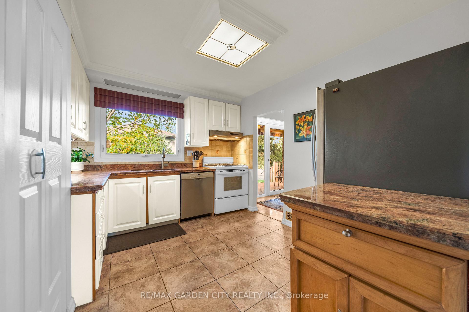 Photo 10 of 11 Centennial Drive, Grimsby, Grimsby Beach — HOMEH