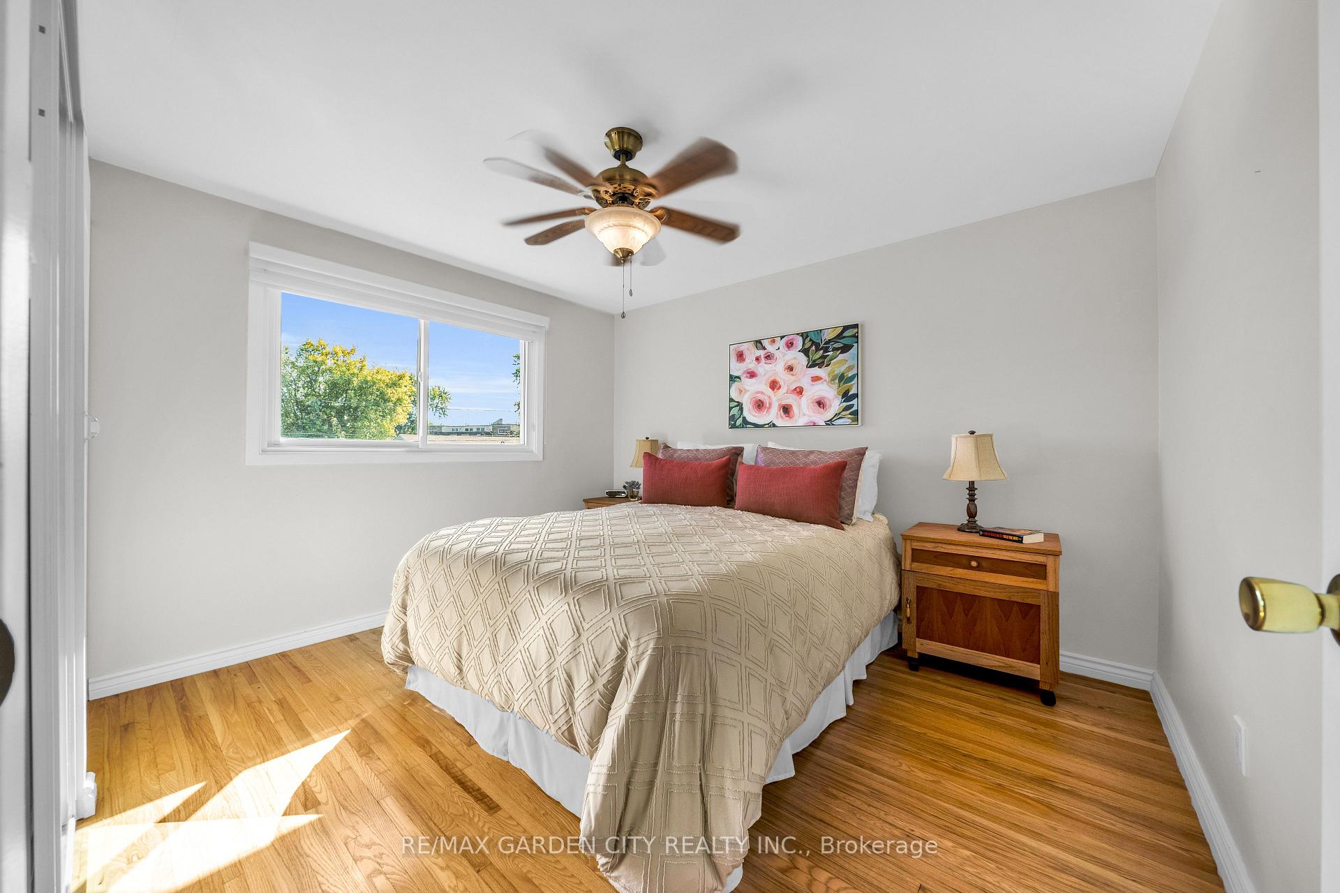 Photo 14 of 11 Centennial Drive, Grimsby, Grimsby Beach — HOMEH