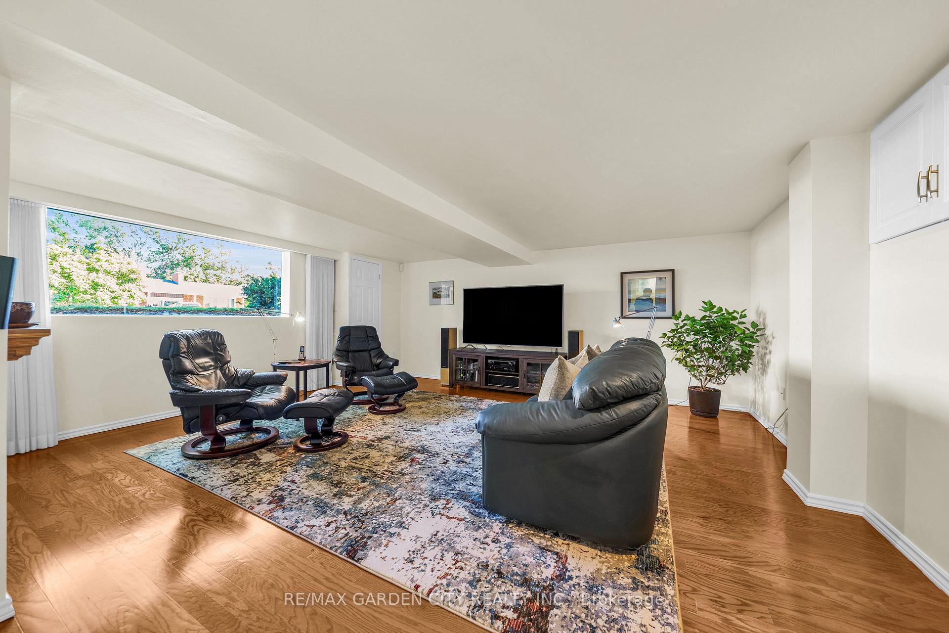 Photo 19 of 11 Centennial Drive, Grimsby, Grimsby Beach — HOMEH