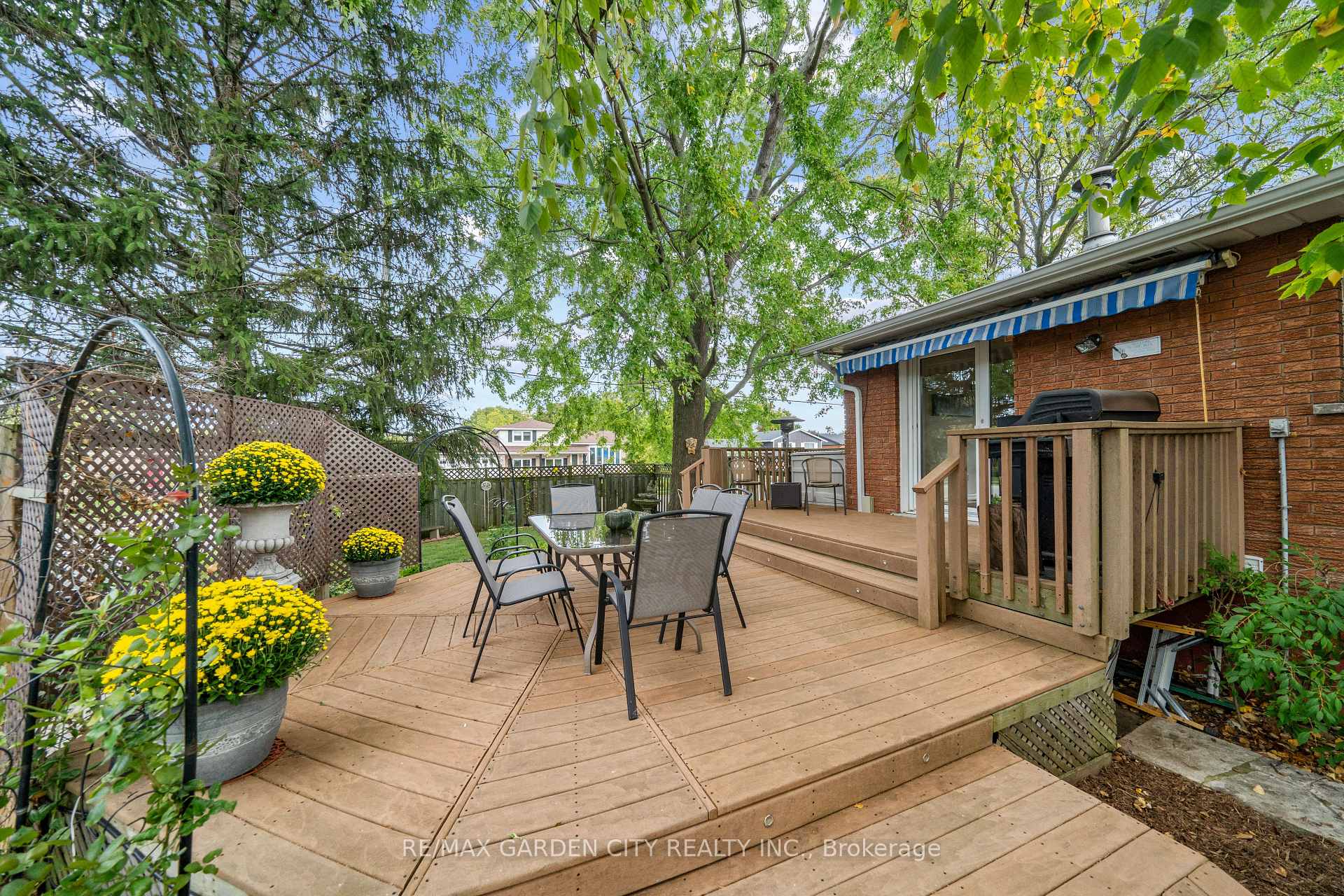 Photo 27 of 11 Centennial Drive, Grimsby, Grimsby Beach — HOMEH