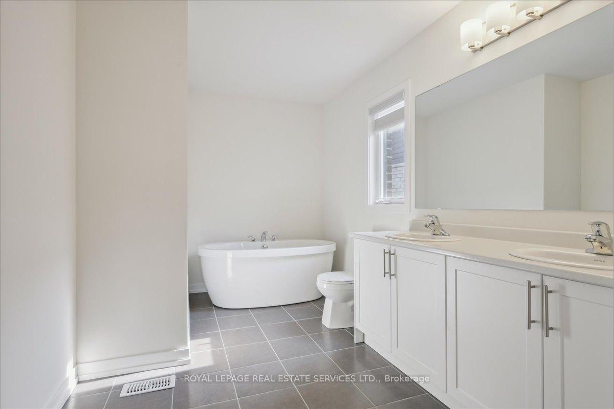Photo 16 of 1472 Rose Way, Milton, Cobban — HOMEH