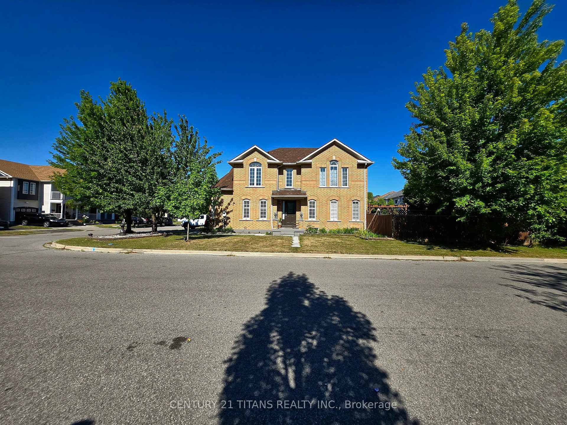 Photo 2 of 23 Hirons Drive, Ajax, South East — HOMEH
