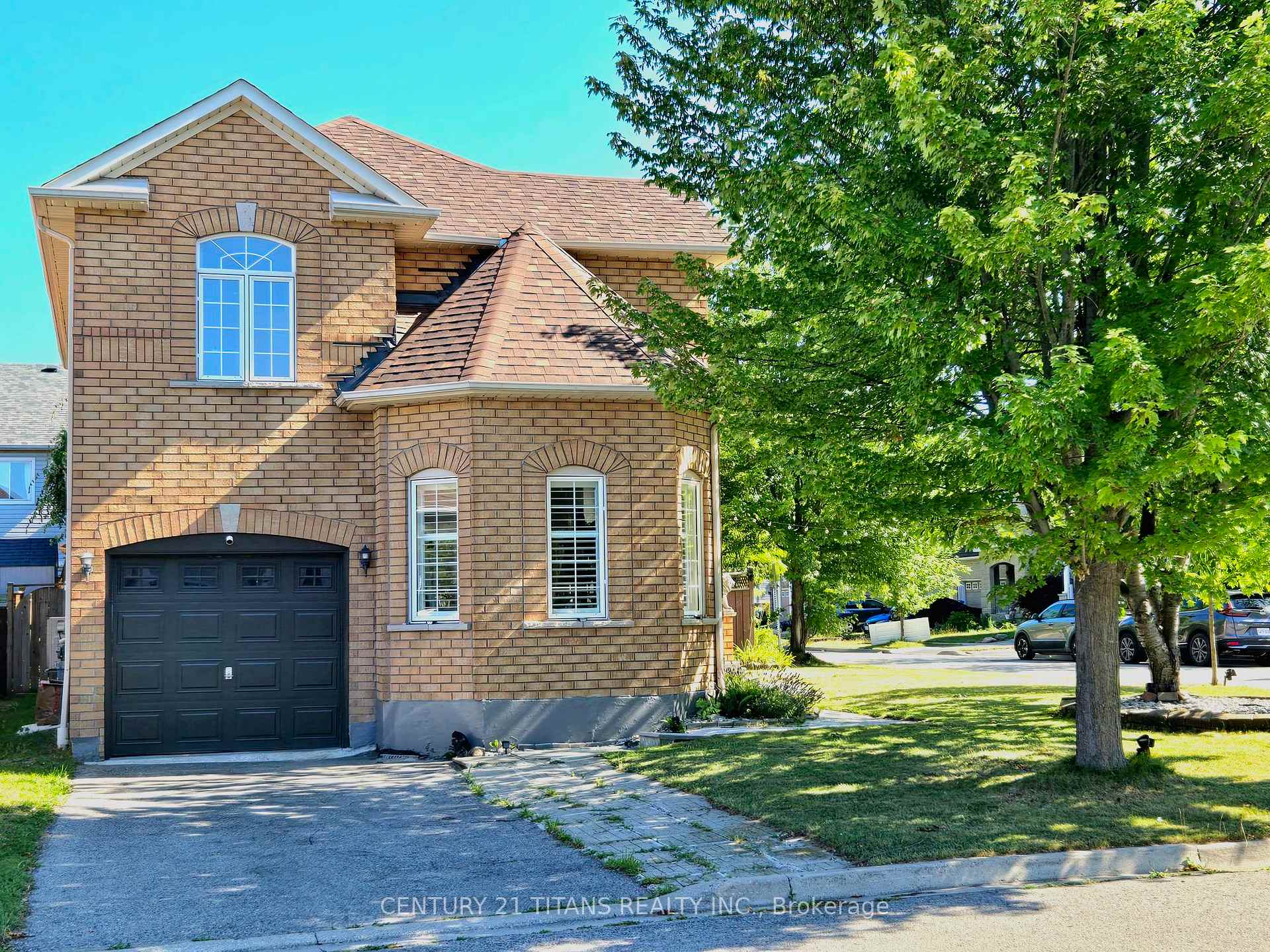 Photo 8 of 23 Hirons Drive, Ajax, South East — HOMEH