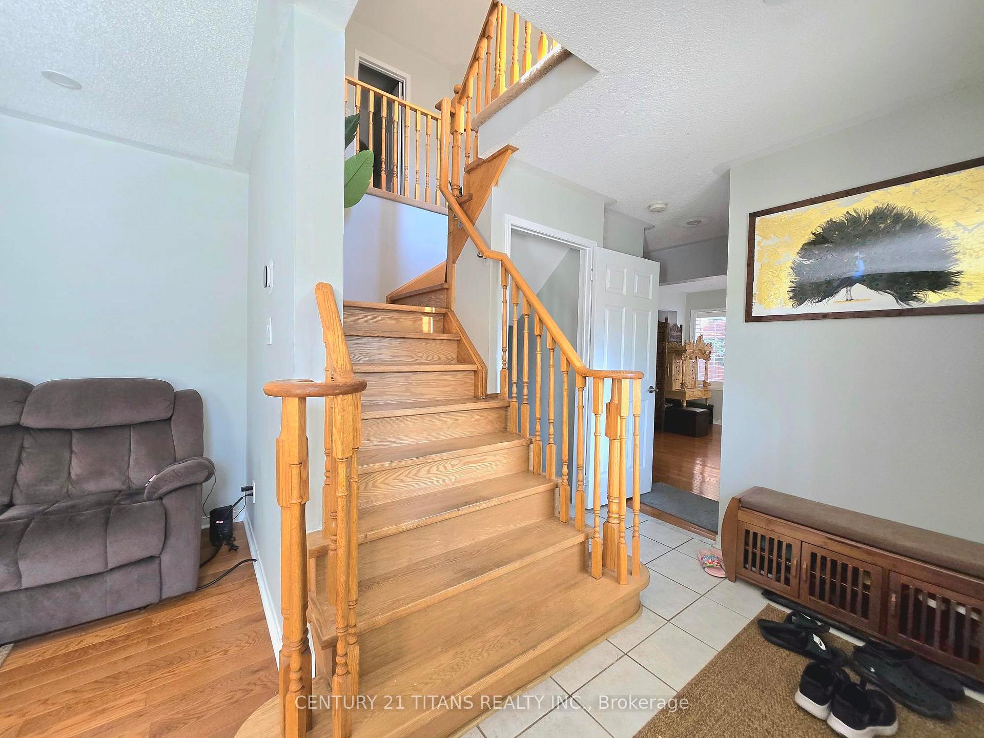 Photo 4 of 23 Hirons Drive, Ajax, South East — HOMEH