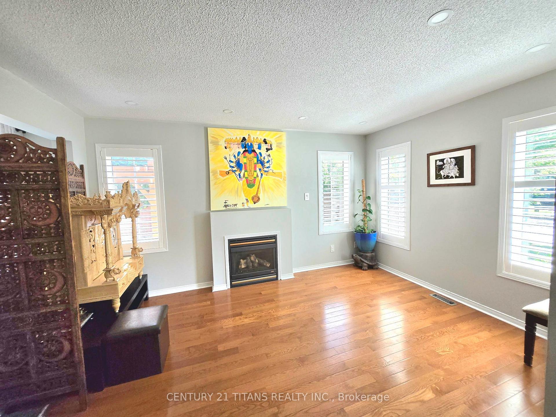 Photo 11 of 23 Hirons Drive, Ajax, South East — HOMEH
