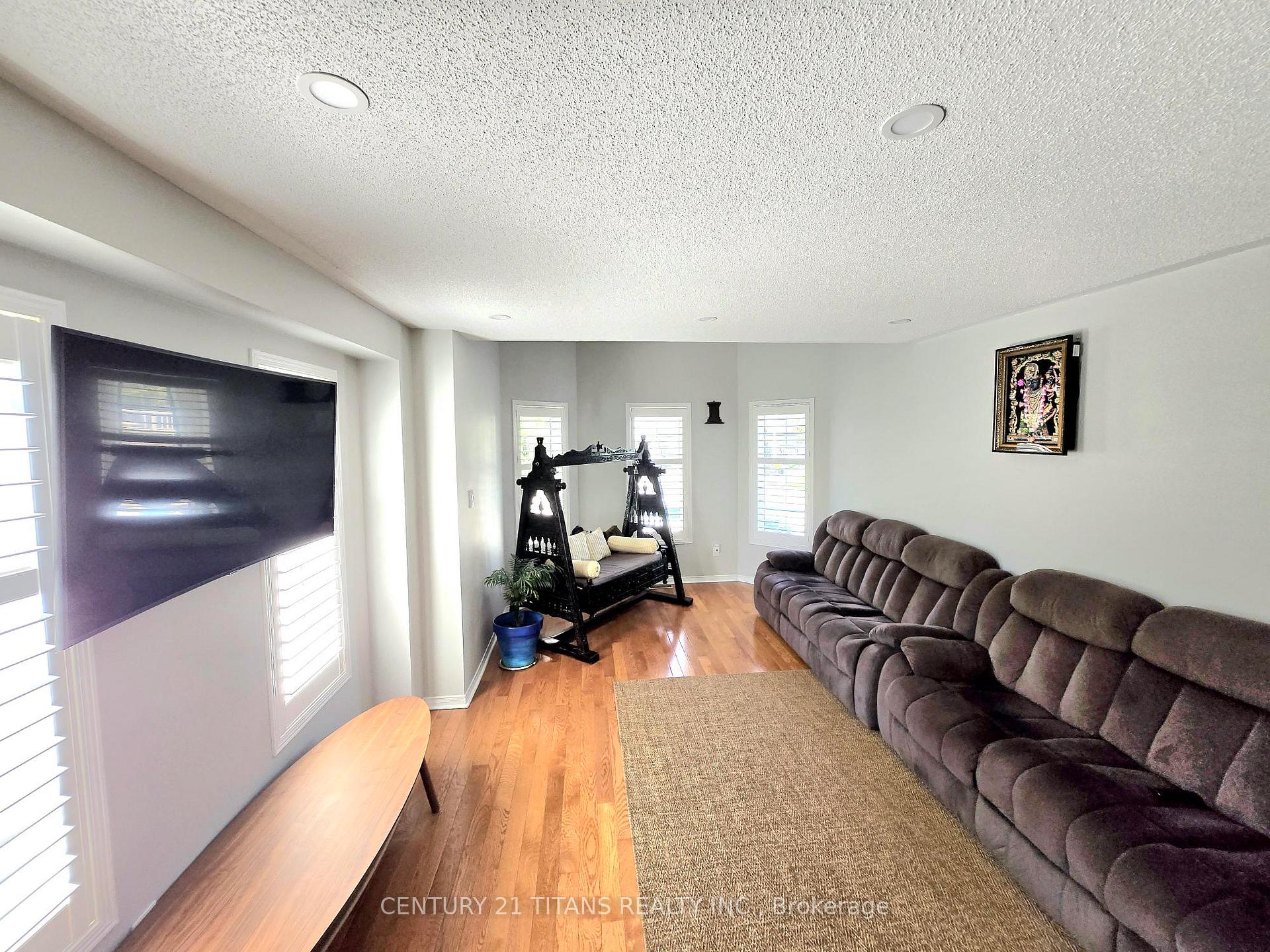 Photo 6 of 23 Hirons Drive, Ajax, South East — HOMEH