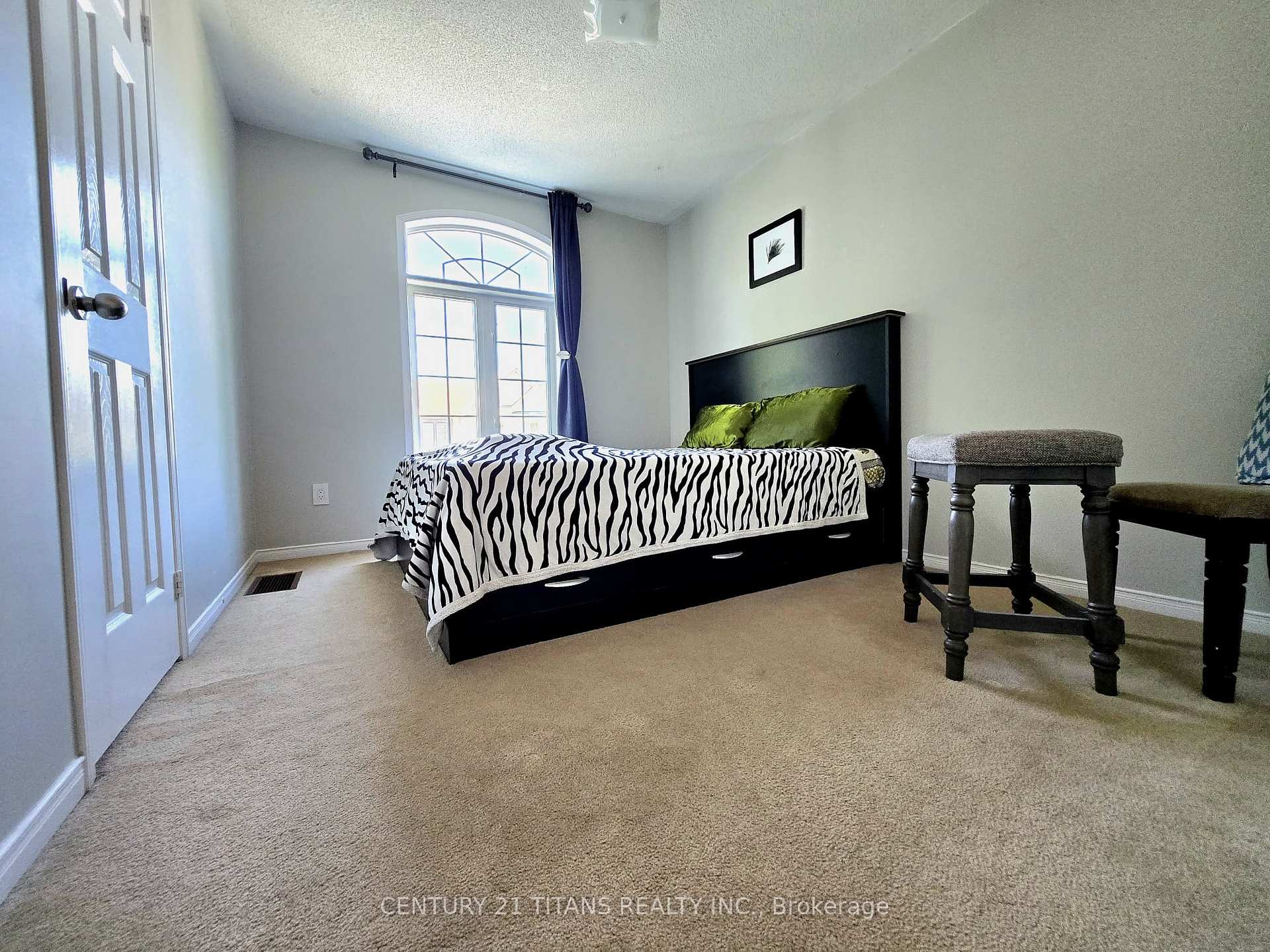 Photo 15 of 23 Hirons Drive, Ajax, South East — HOMEH