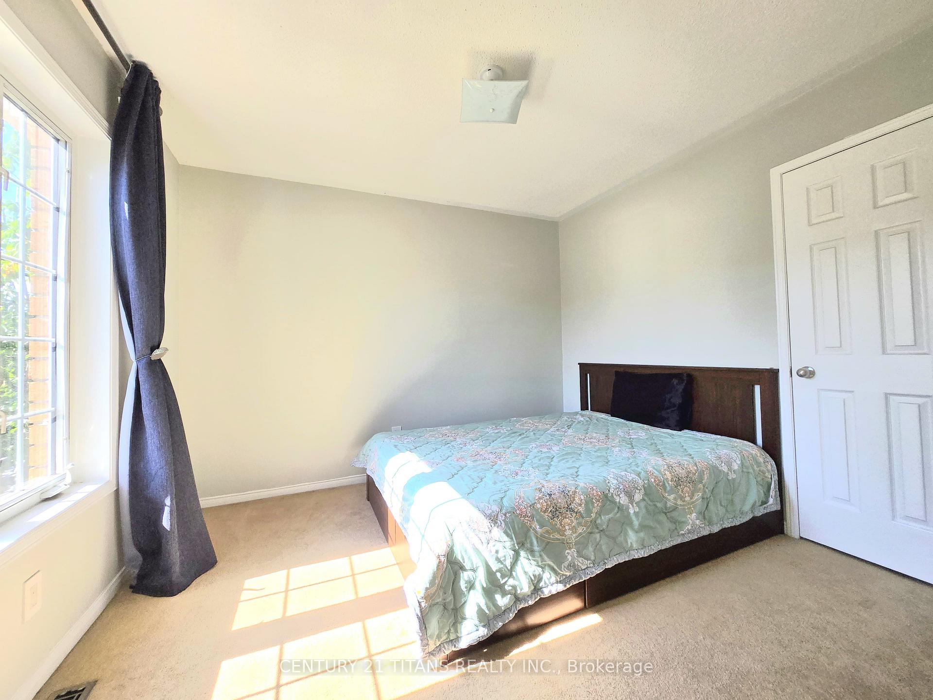 Photo 17 of 23 Hirons Drive, Ajax, South East — HOMEH