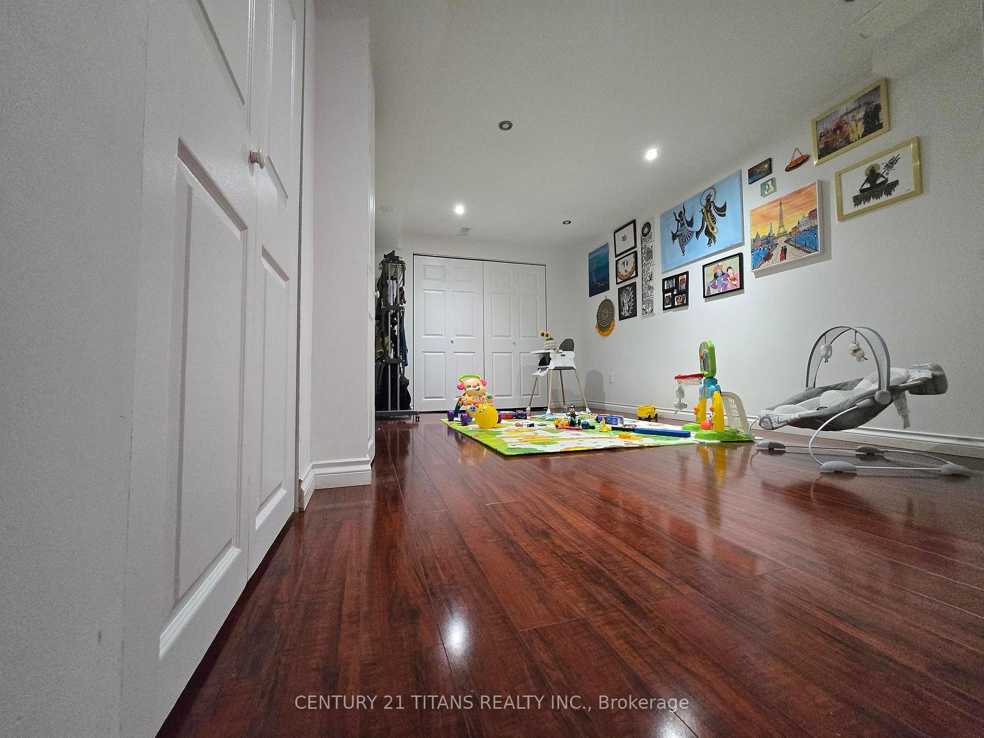 Photo 18 of 23 Hirons Drive, Ajax, South East — HOMEH