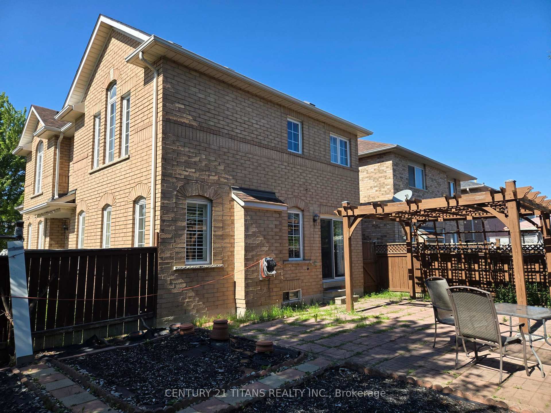 Photo 20 of 23 Hirons Drive, Ajax, South East — HOMEH