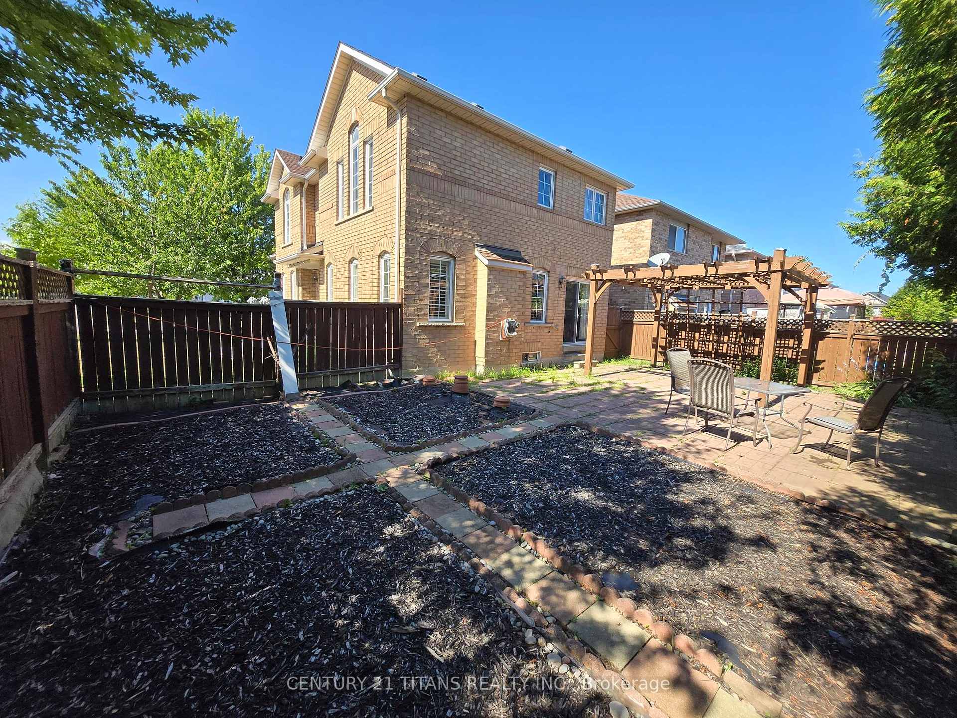 Photo 22 of 23 Hirons Drive, Ajax, South East — HOMEH
