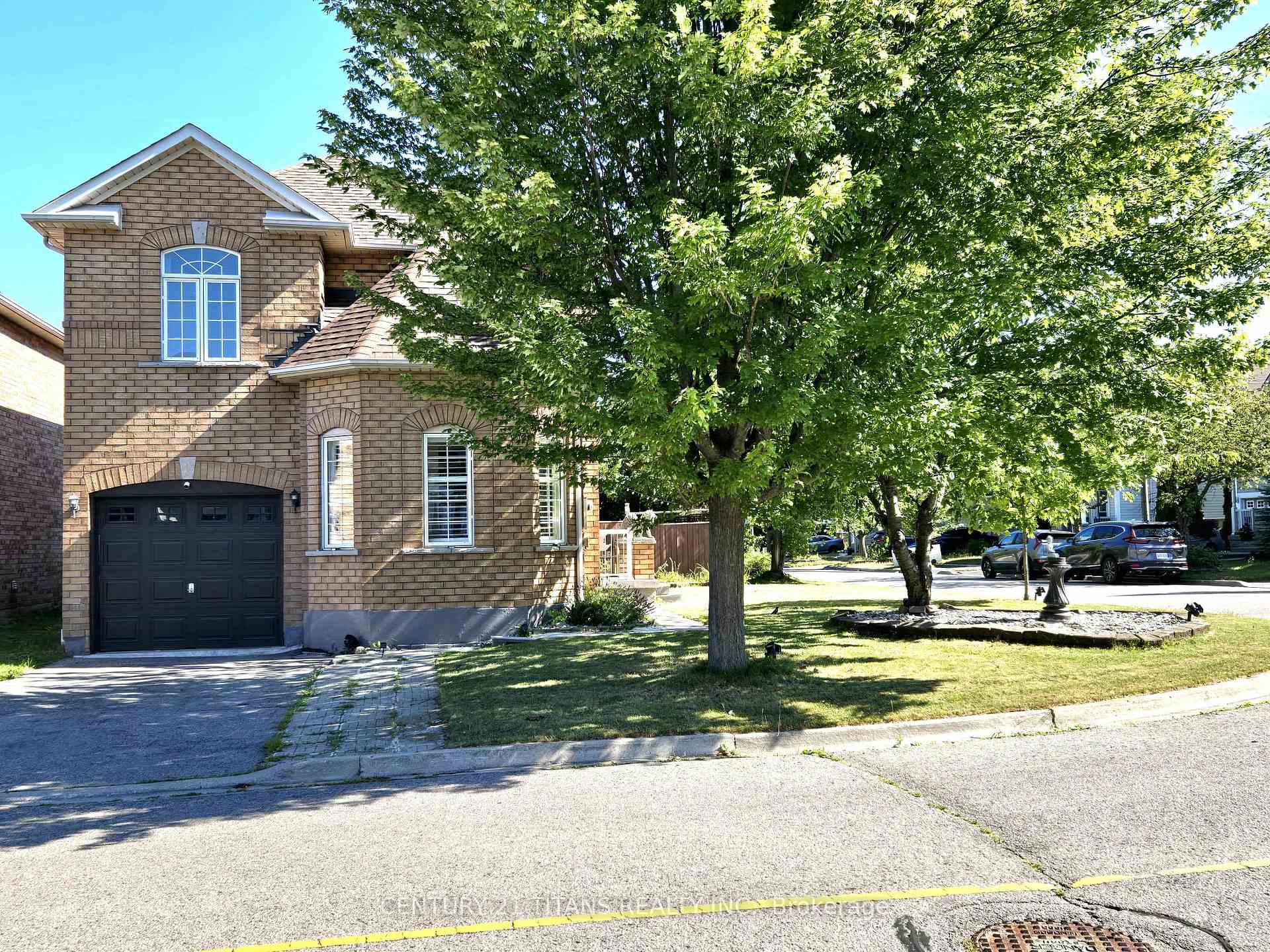 Photo 21 of 23 Hirons Drive, Ajax, South East — HOMEH