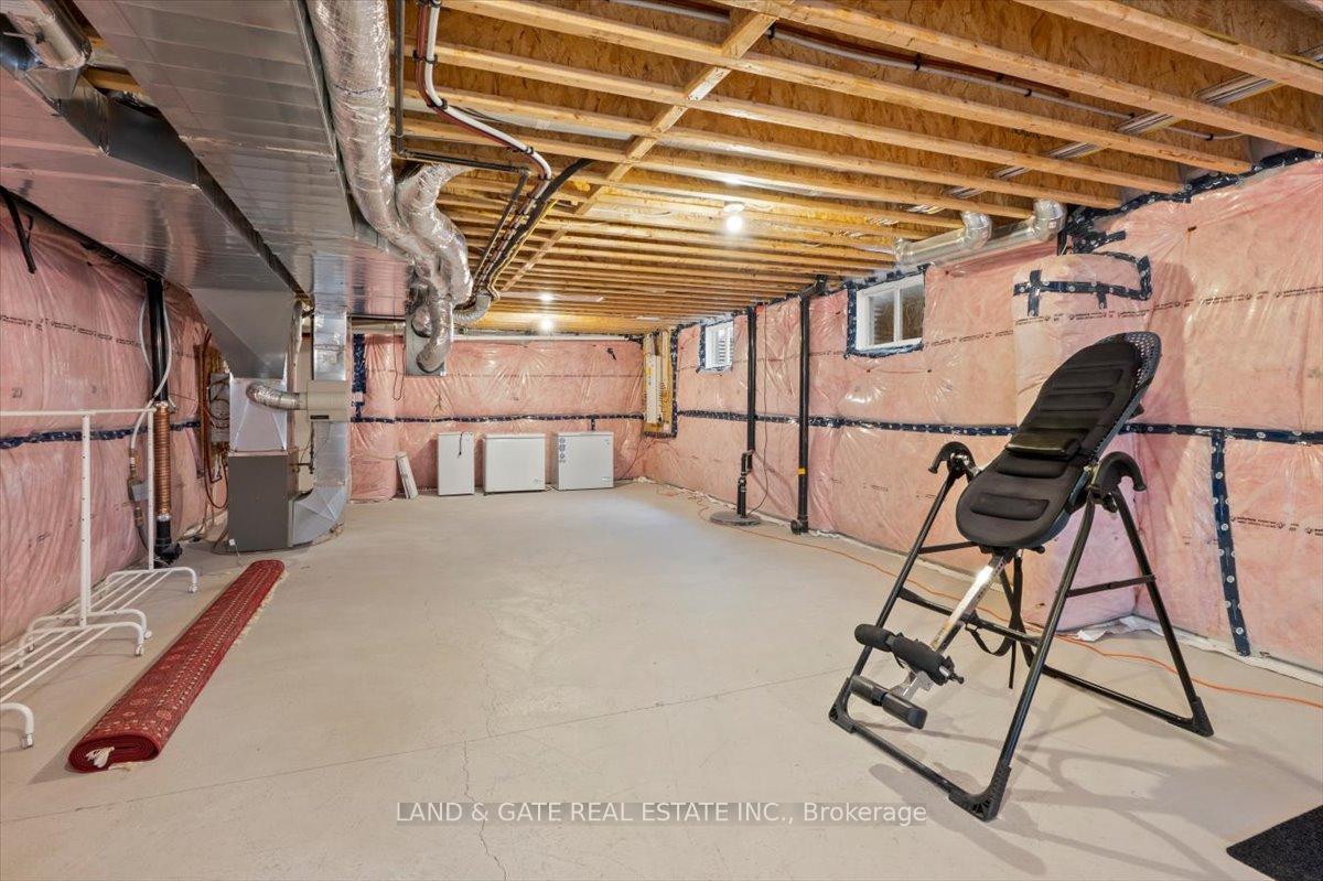 Photo 37 of 618 Haylock Gardens, Peterborough, Northcrest Ward 5 — HOMEH