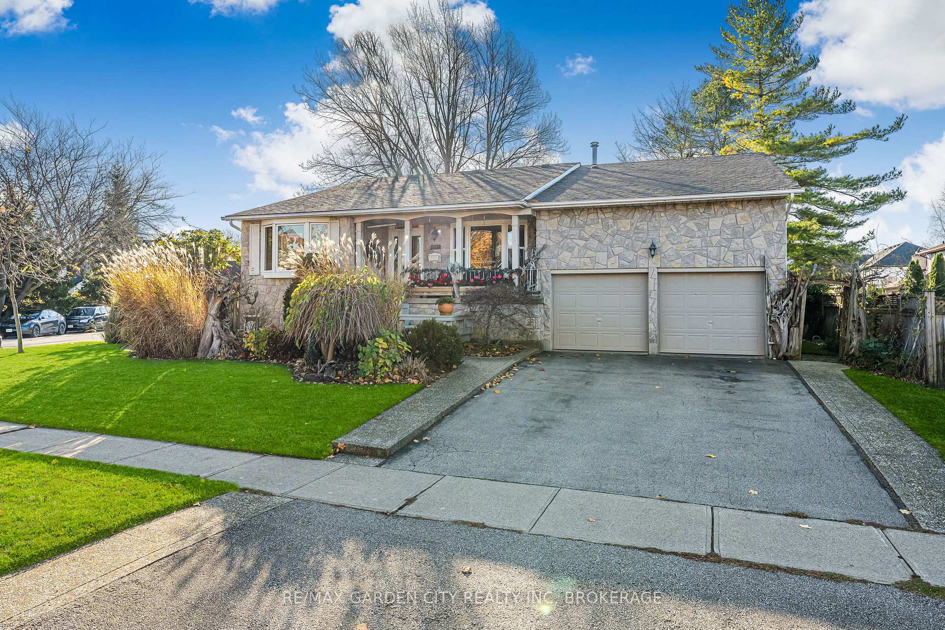 Photo 1 of 22 Cheval Drive, Grimsby, Grimsby Beach — HOMEH