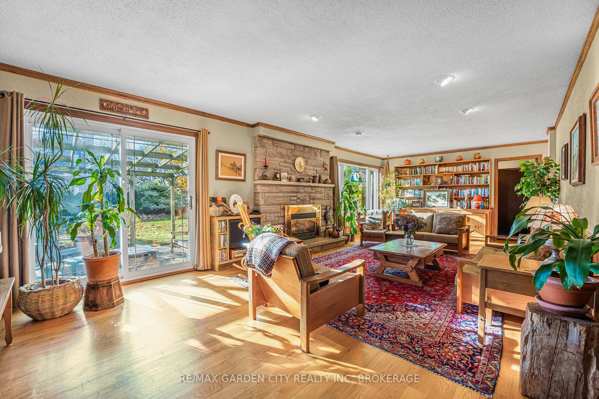 Photo 6 of 22 Cheval Drive, Grimsby, Grimsby Beach — HOMEH