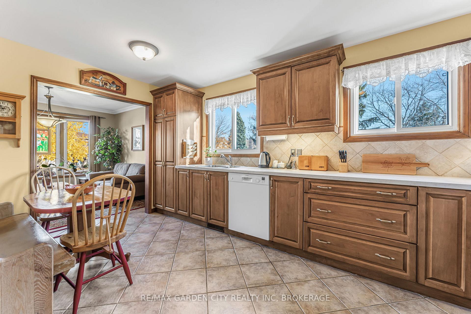 Photo 9 of 22 Cheval Drive, Grimsby, Grimsby Beach — HOMEH