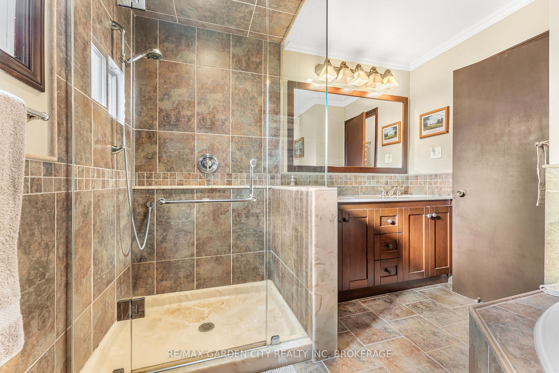 Photo 23 of 22 Cheval Drive, Grimsby, Grimsby Beach — HOMEH