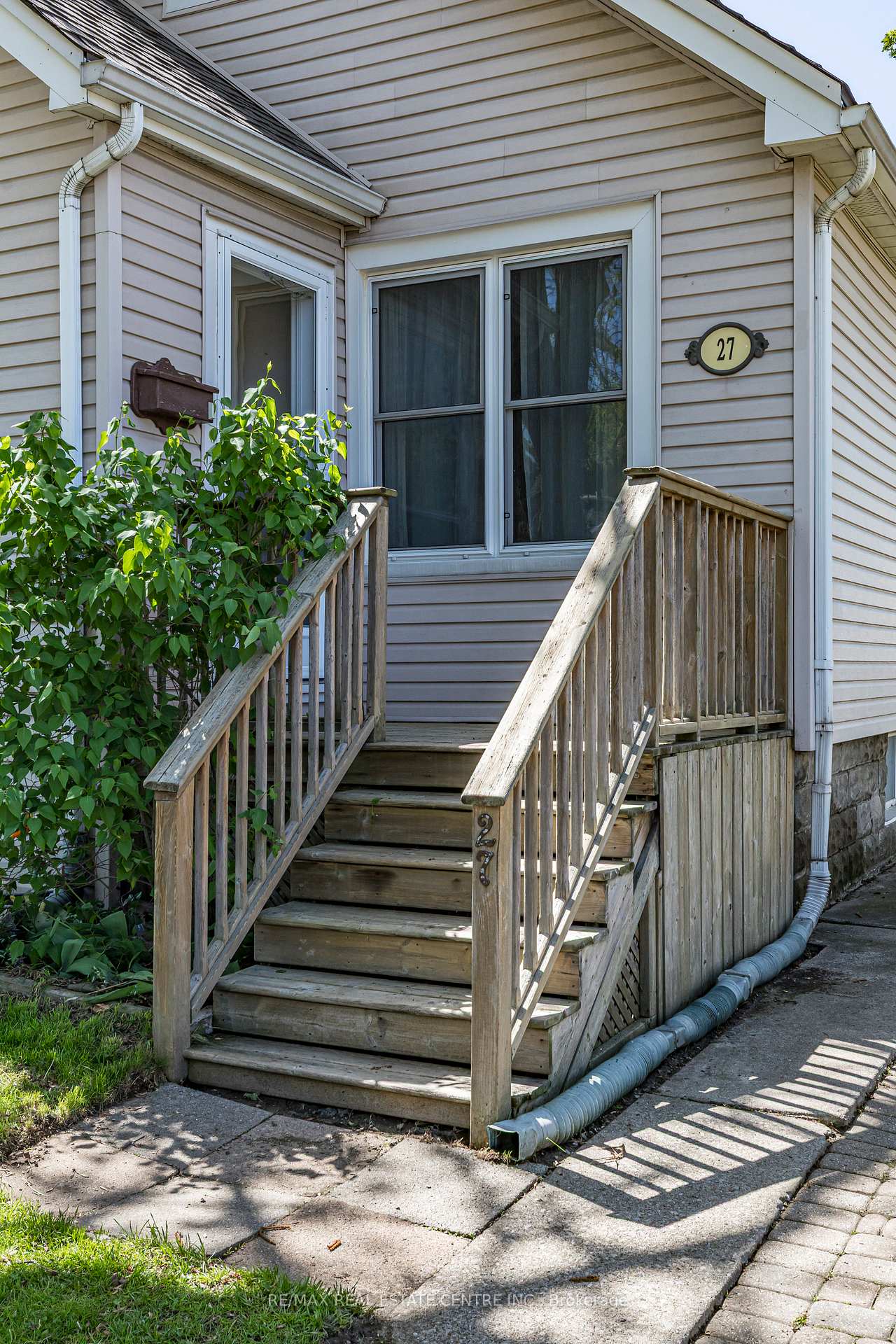 Photo 2 of 27 Barons Avenue N, Hamilton, Homeside — HOMEH