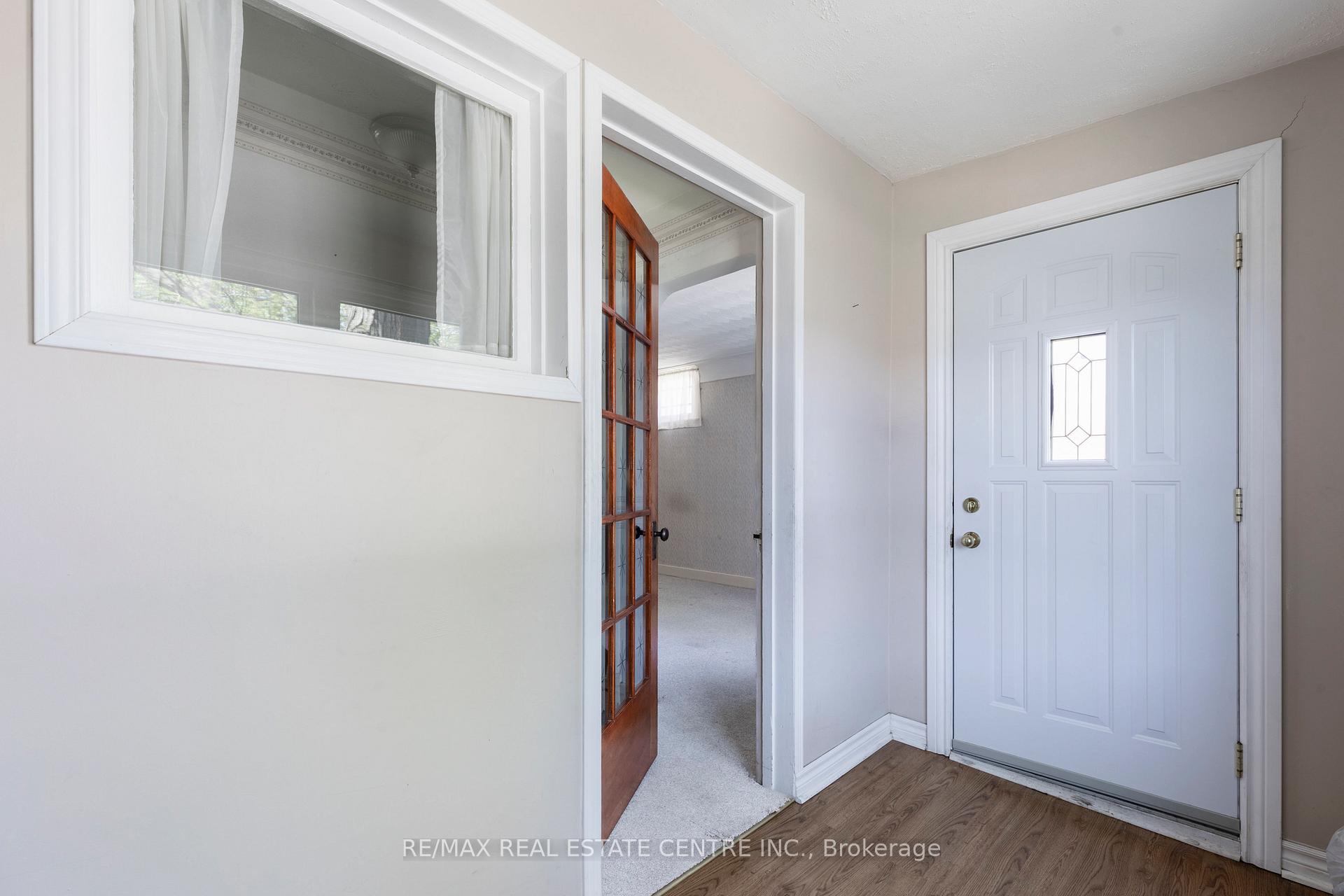 Photo 3 of 27 Barons Avenue N, Hamilton, Homeside — HOMEH