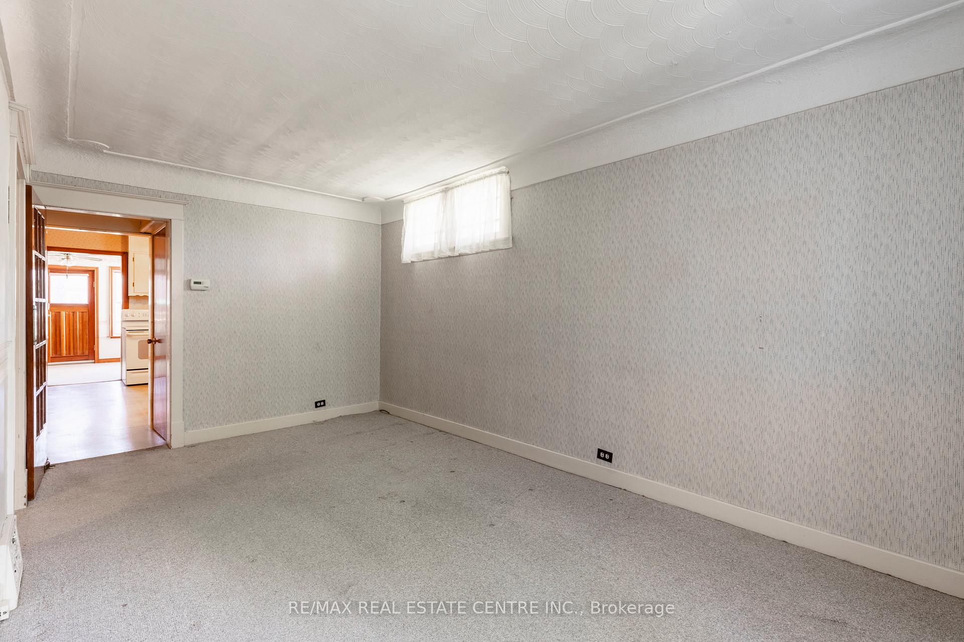 Photo 10 of 27 Barons Avenue N, Hamilton, Homeside — HOMEH