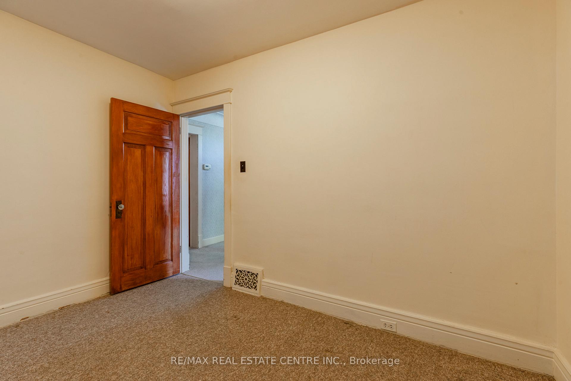 Photo 15 of 27 Barons Avenue N, Hamilton, Homeside — HOMEH