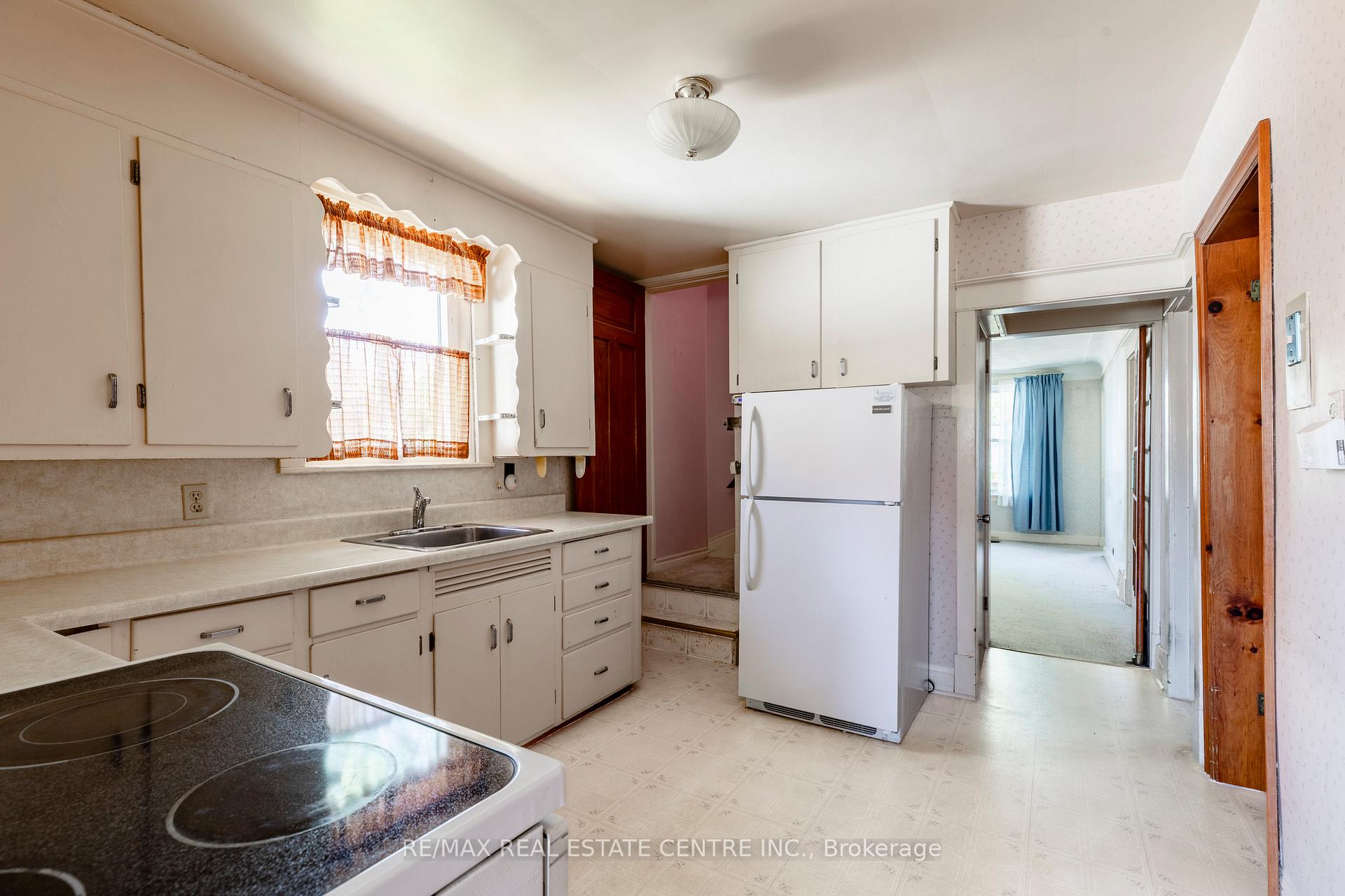 Photo 21 of 27 Barons Avenue N, Hamilton, Homeside — HOMEH