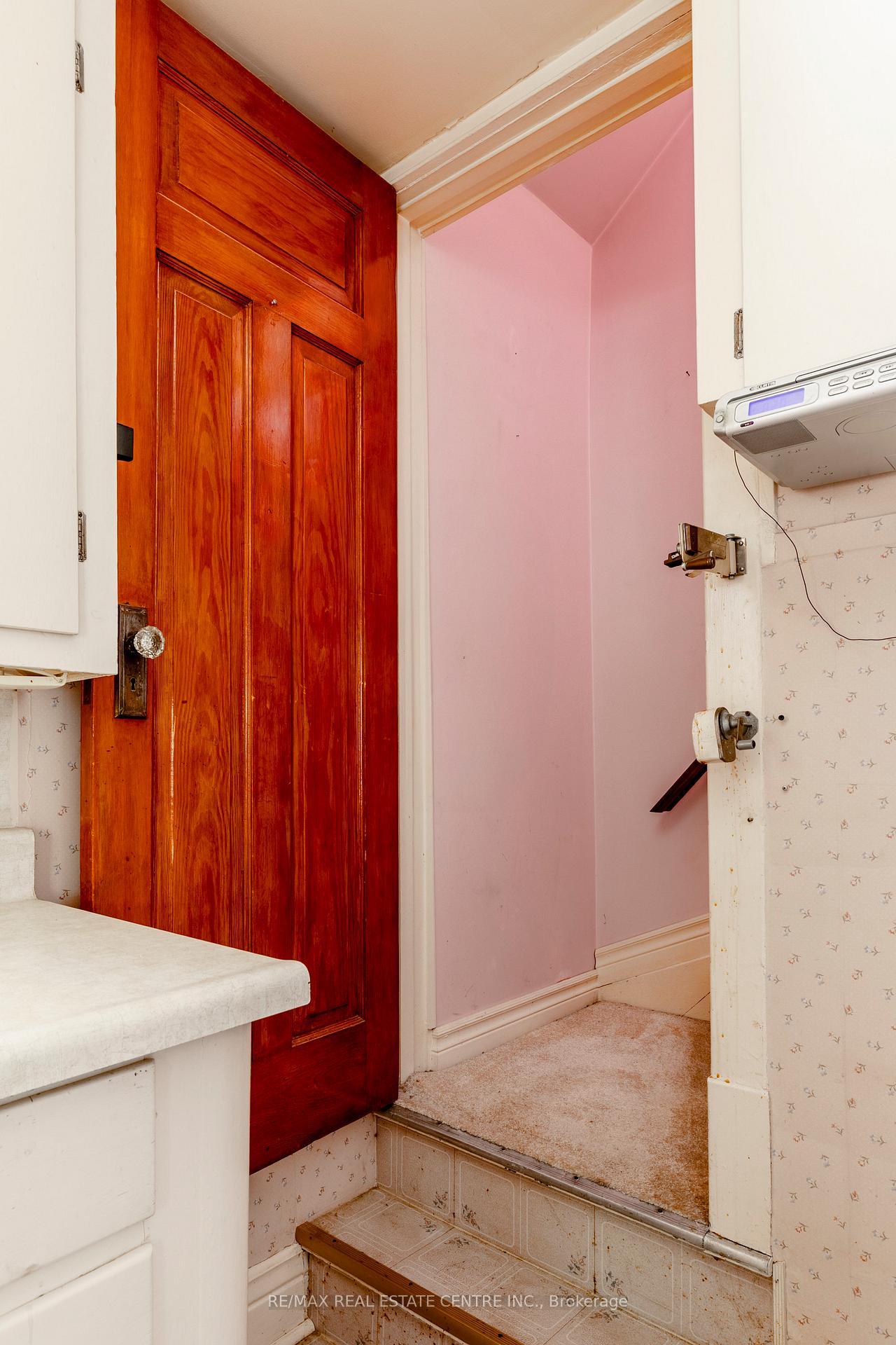 Photo 32 of 27 Barons Avenue N, Hamilton, Homeside — HOMEH
