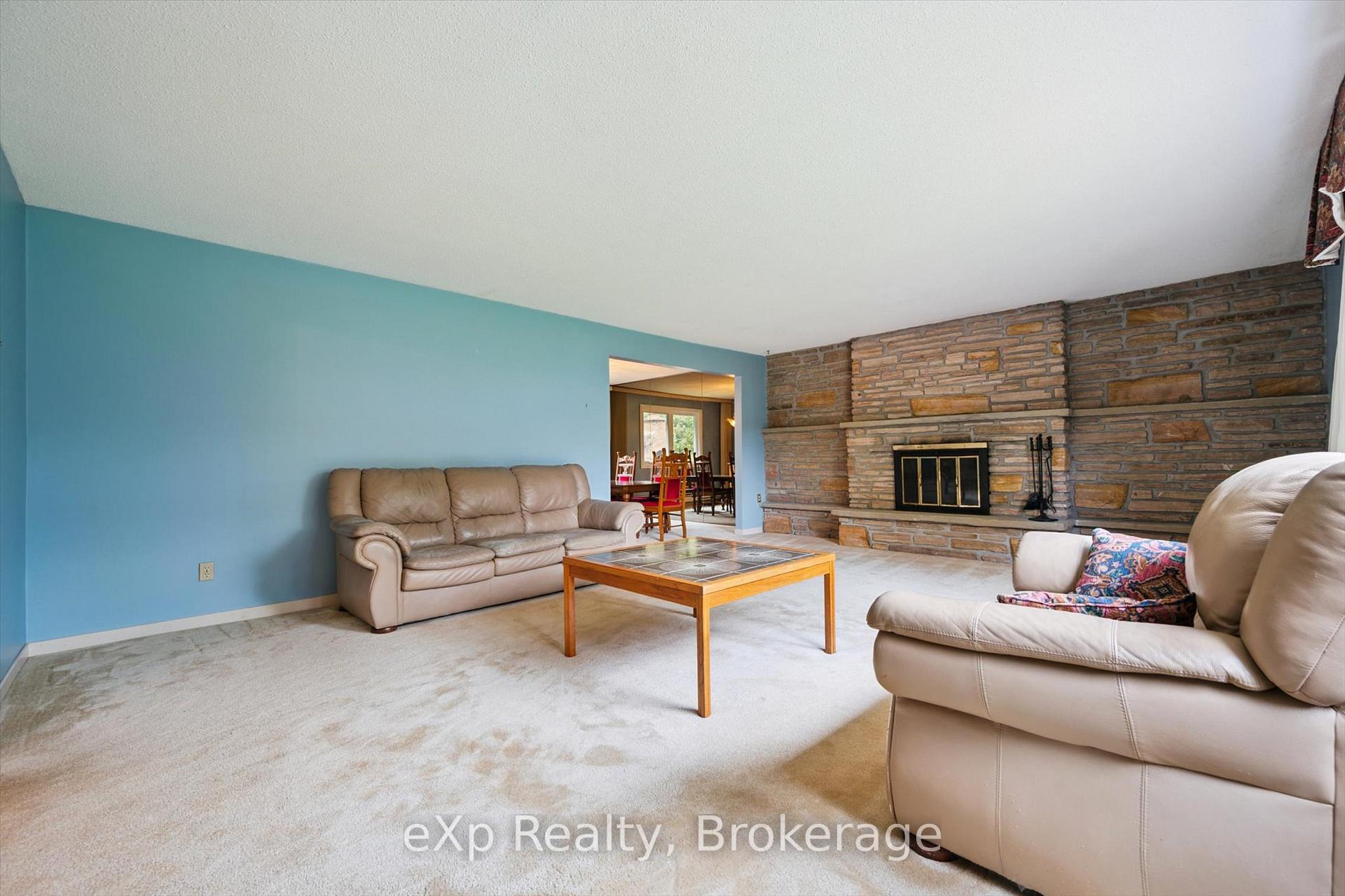 Photo 6 of 32 Glenholm Drive, Guelph, York/Watson Industrial Park — HOMEH