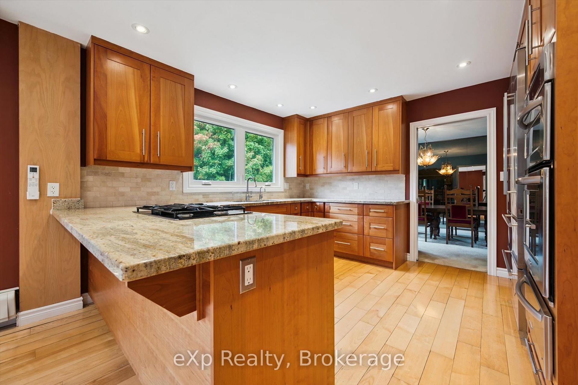 Photo 9 of 32 Glenholm Drive, Guelph, York/Watson Industrial Park — HOMEH