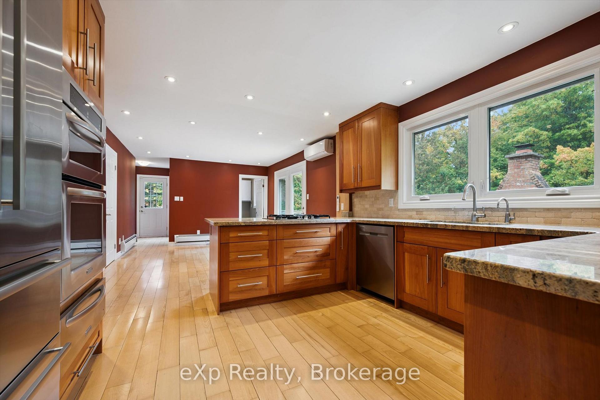 Photo 10 of 32 Glenholm Drive, Guelph, York/Watson Industrial Park — HOMEH