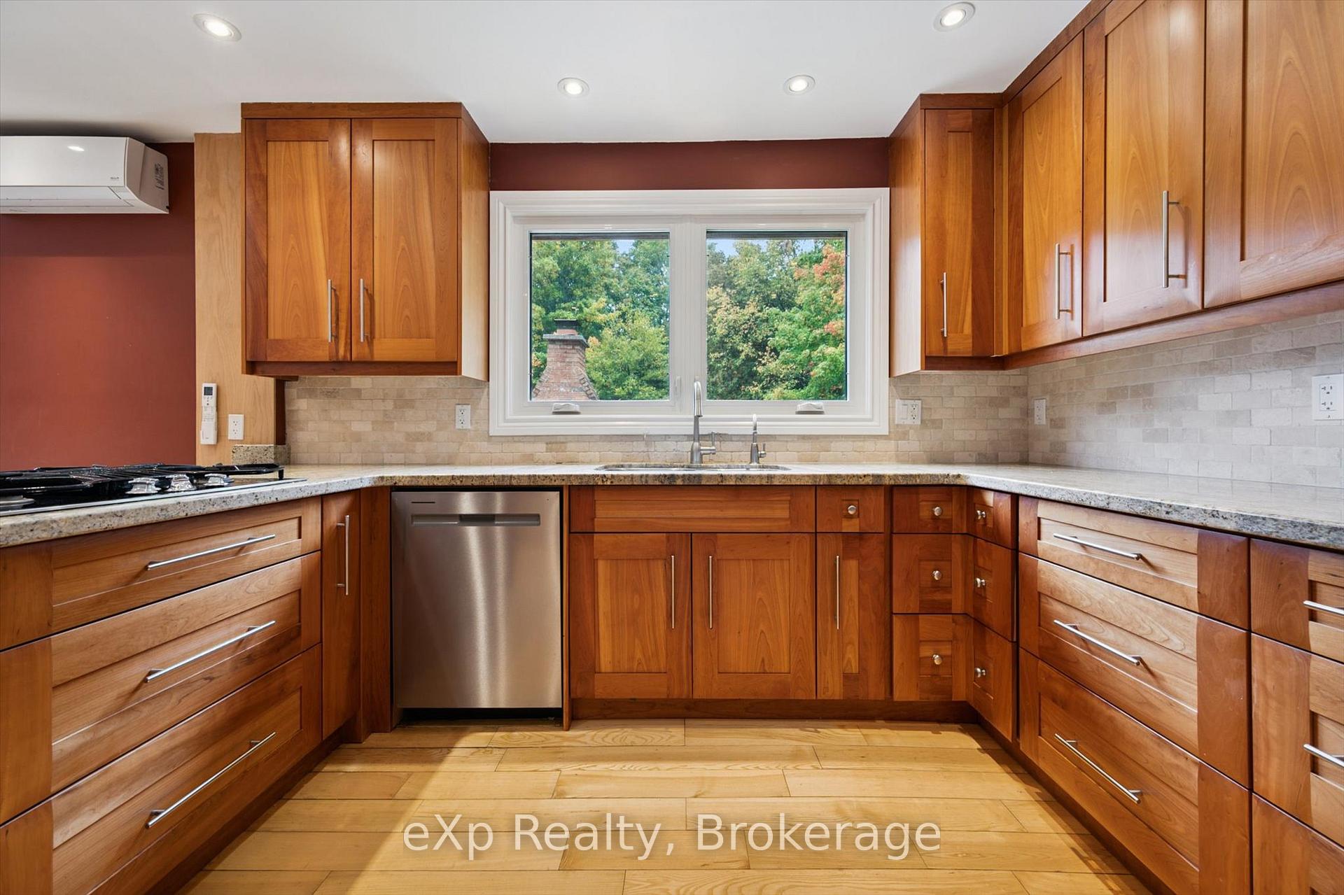 Photo 11 of 32 Glenholm Drive, Guelph, York/Watson Industrial Park — HOMEH