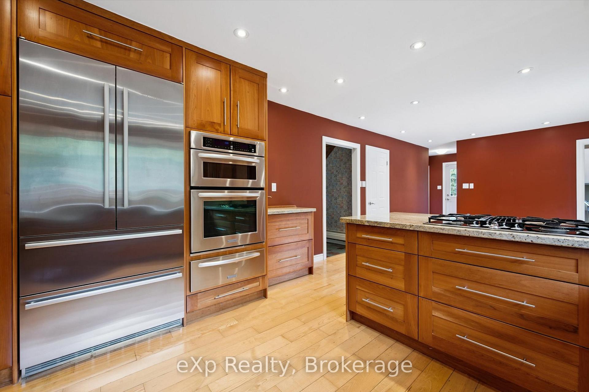 Photo 12 of 32 Glenholm Drive, Guelph, York/Watson Industrial Park — HOMEH
