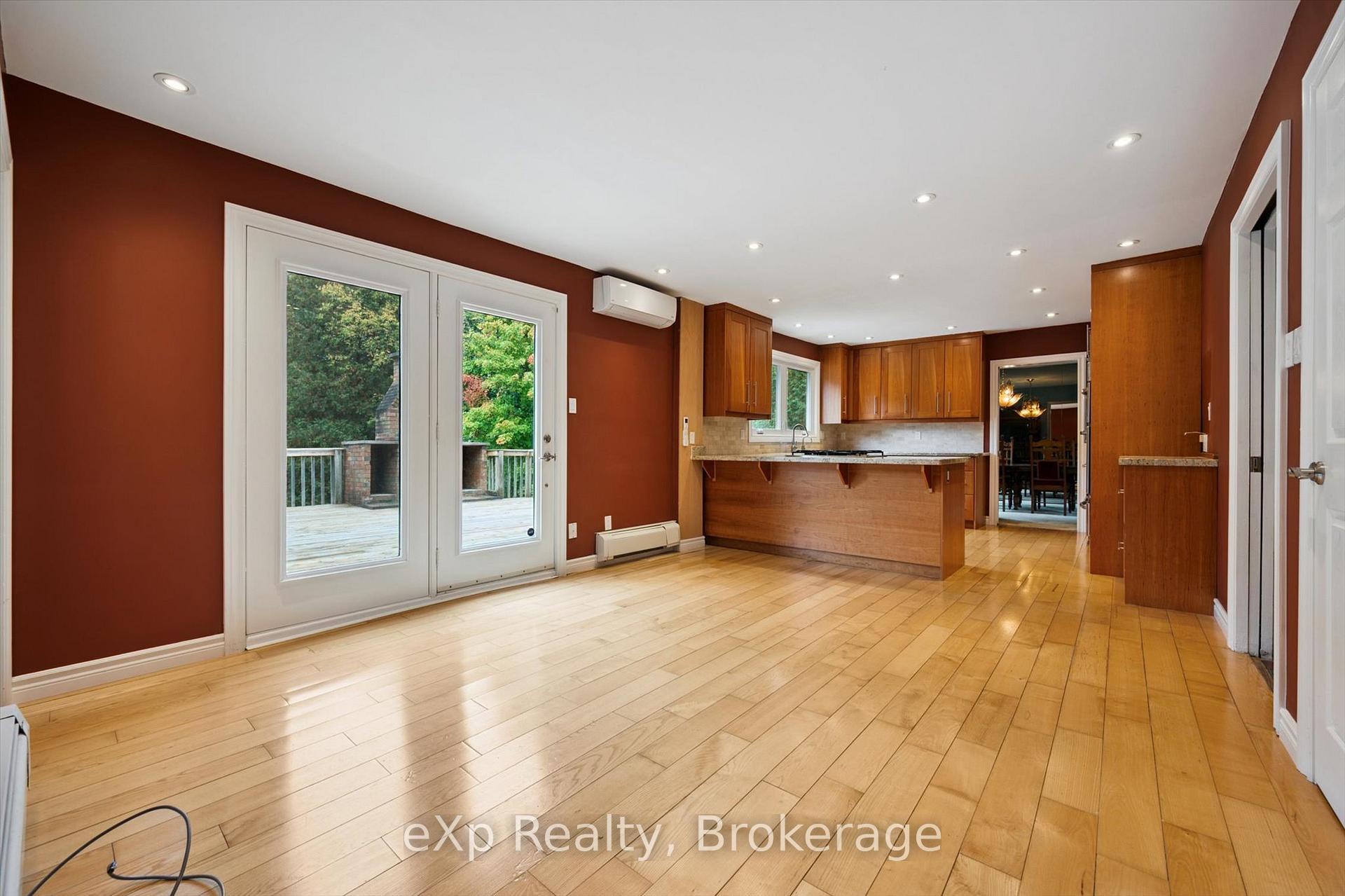 Photo 14 of 32 Glenholm Drive, Guelph, York/Watson Industrial Park — HOMEH