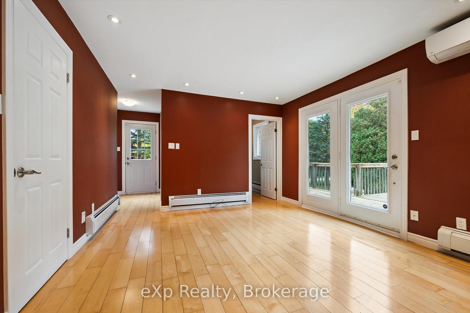 Photo 15 of 32 Glenholm Drive, Guelph, York/Watson Industrial Park — HOMEH