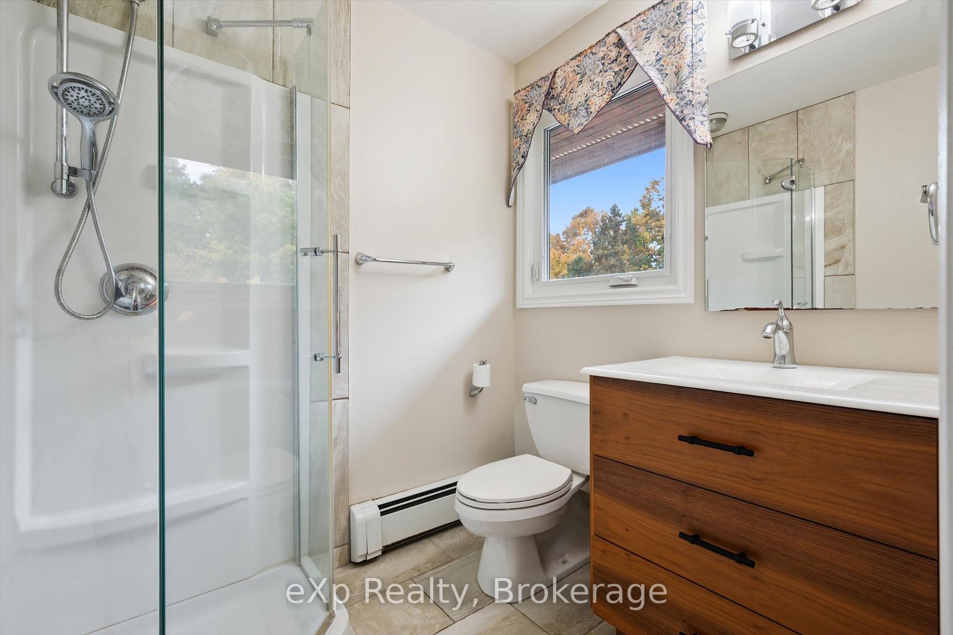 Photo 18 of 32 Glenholm Drive, Guelph, York/Watson Industrial Park — HOMEH