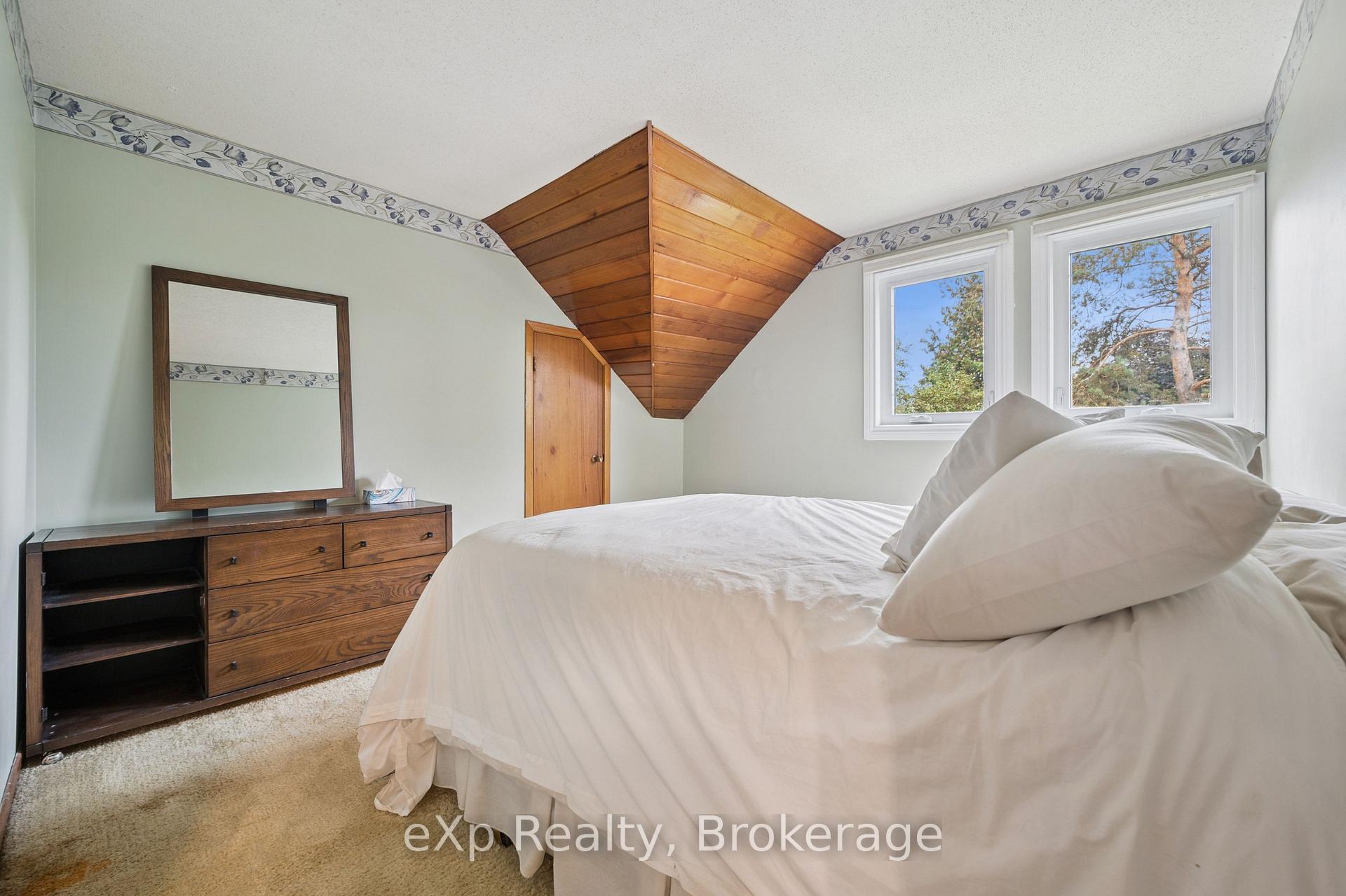 Photo 20 of 32 Glenholm Drive, Guelph, York/Watson Industrial Park — HOMEH