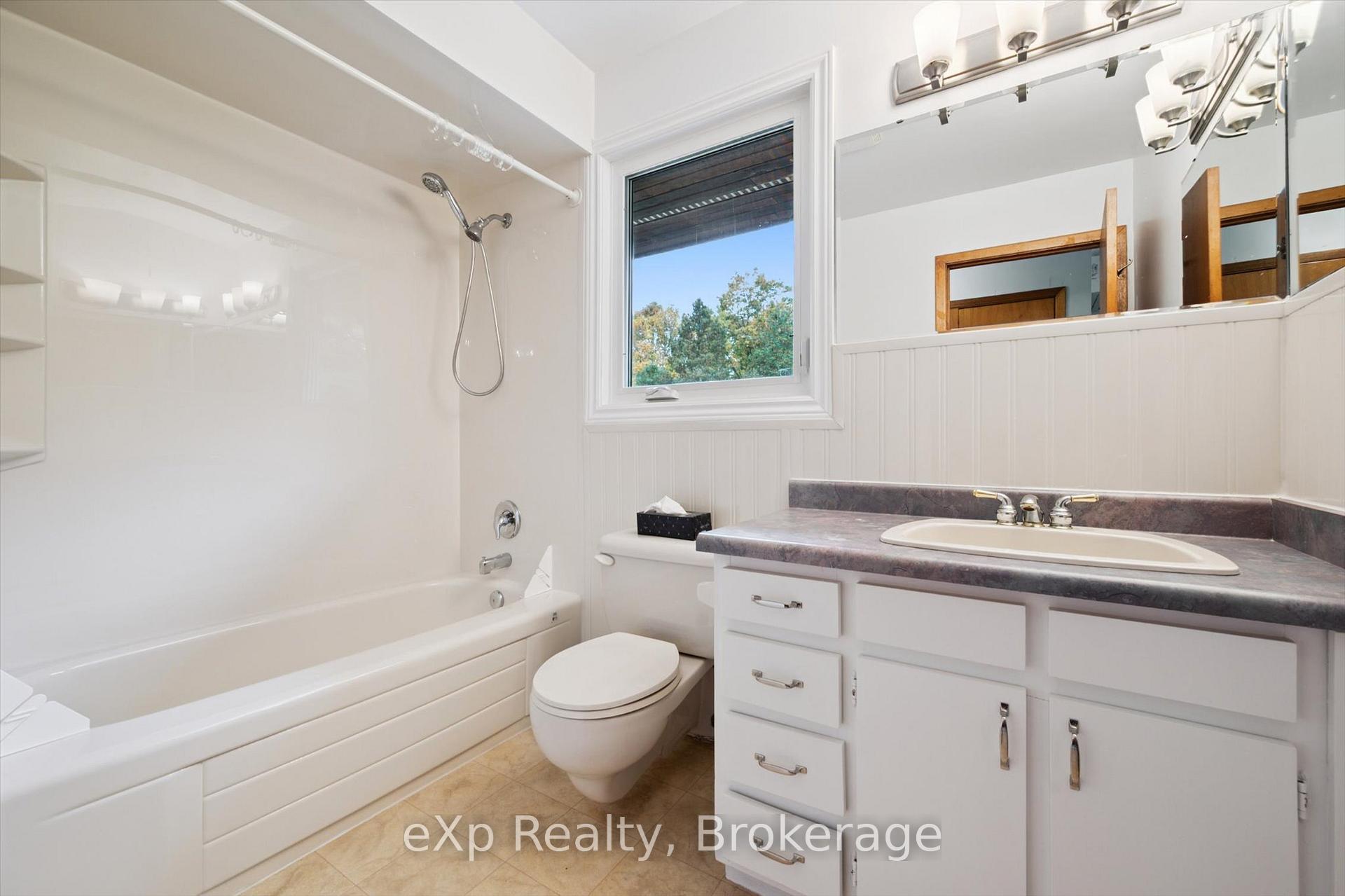 Photo 21 of 32 Glenholm Drive, Guelph, York/Watson Industrial Park — HOMEH