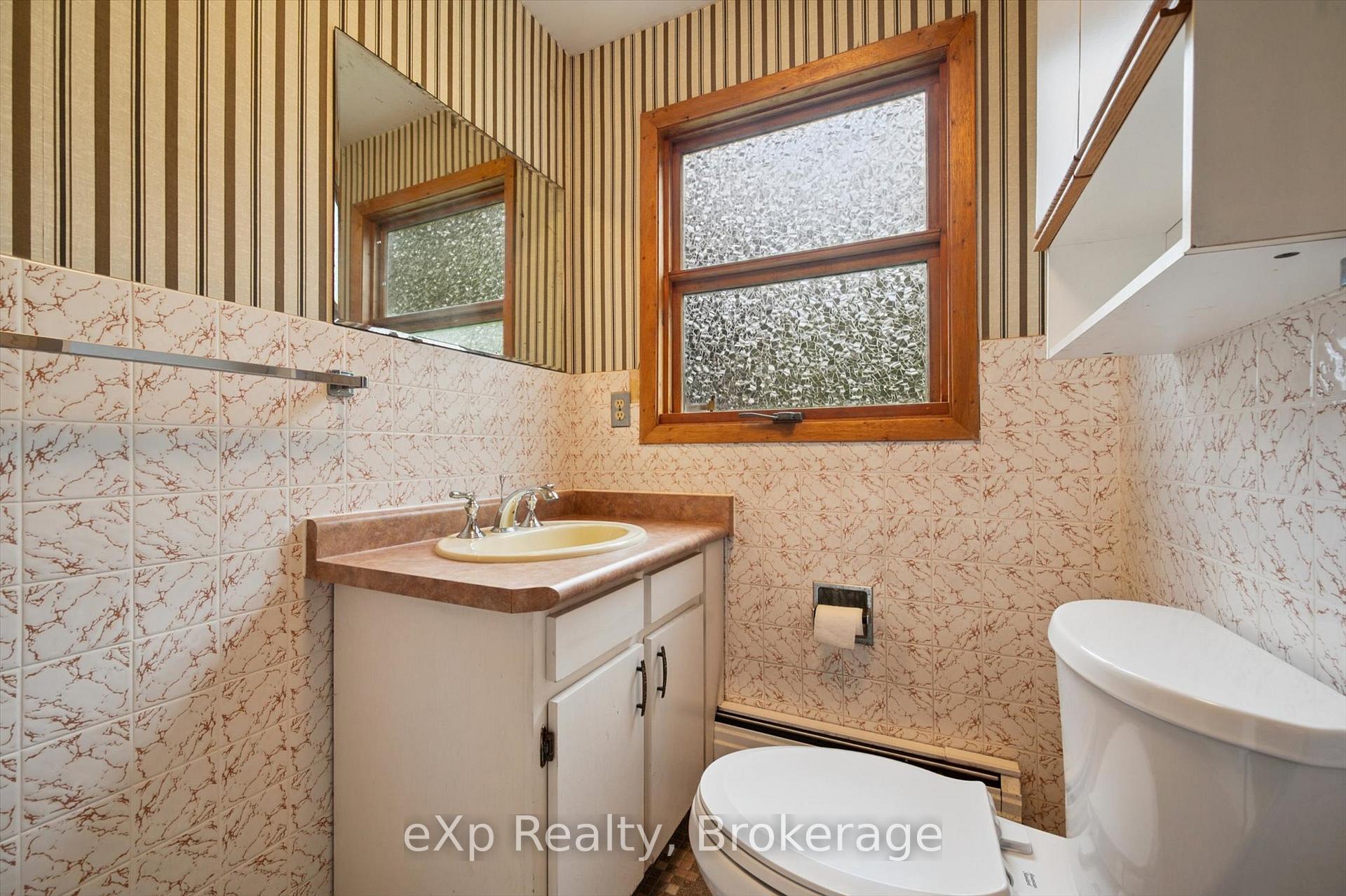 Photo 28 of 32 Glenholm Drive, Guelph, York/Watson Industrial Park — HOMEH