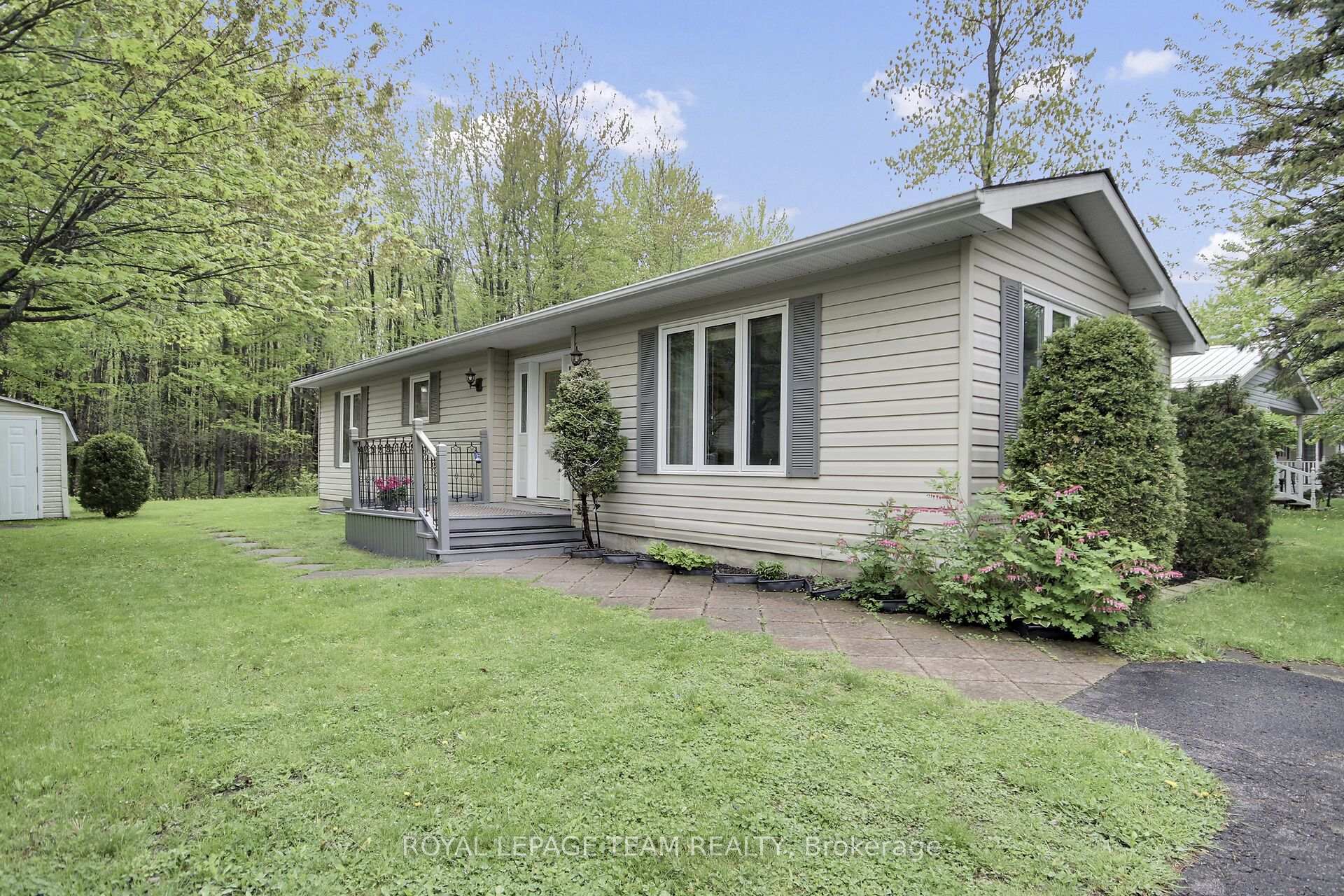 Photo 3 of 6596 Vista Patrick, Ottawa, Greely — HOMEH